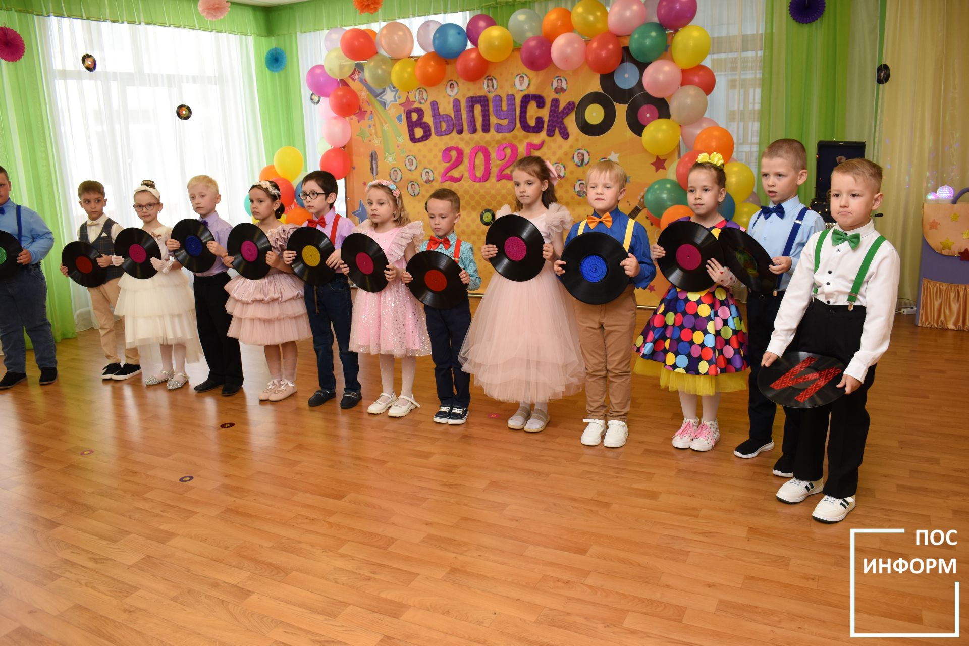 В детском саду «Огонек» Камских Полян начались выпускные утренники