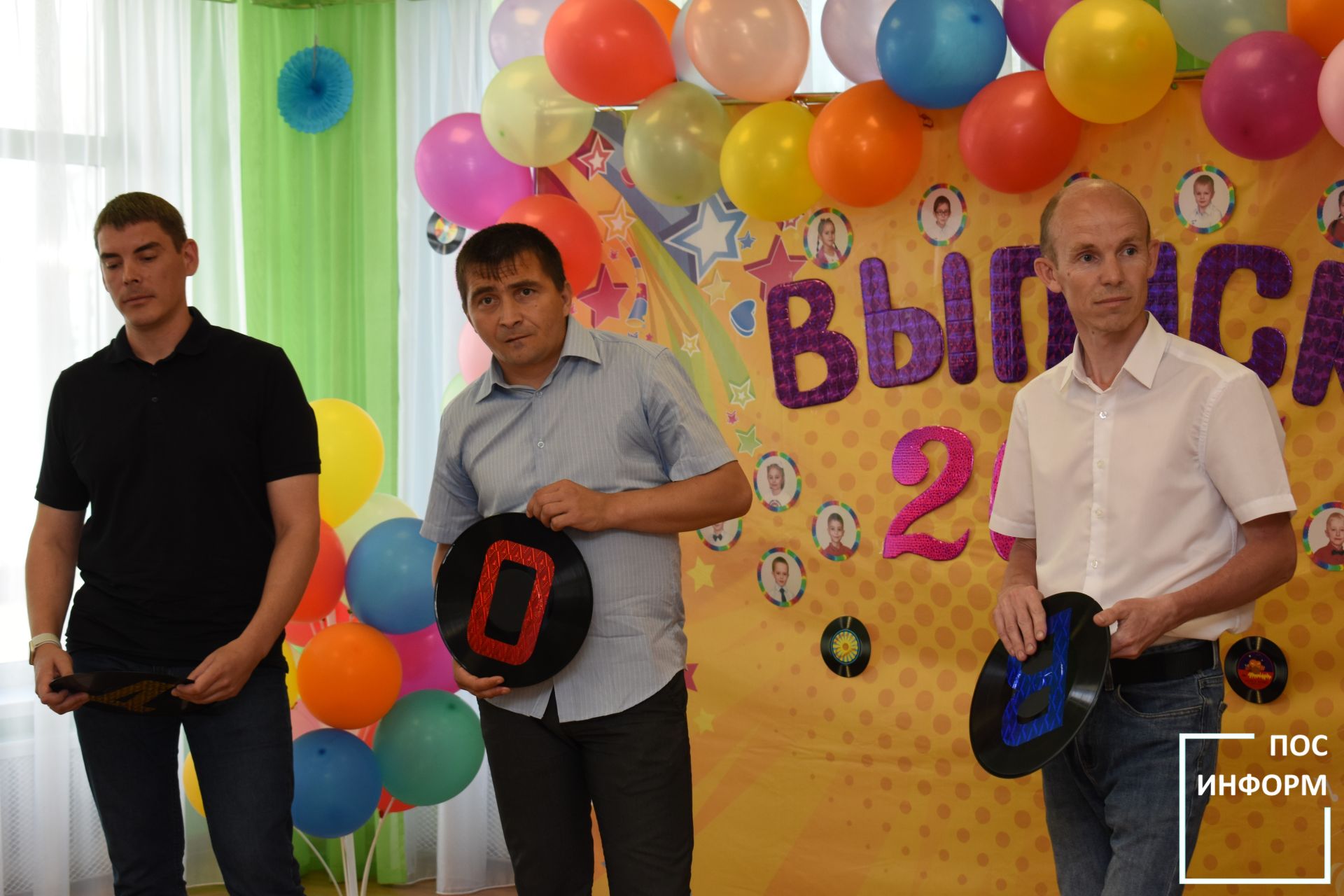 В детском саду «Огонек» Камских Полян начались выпускные утренники