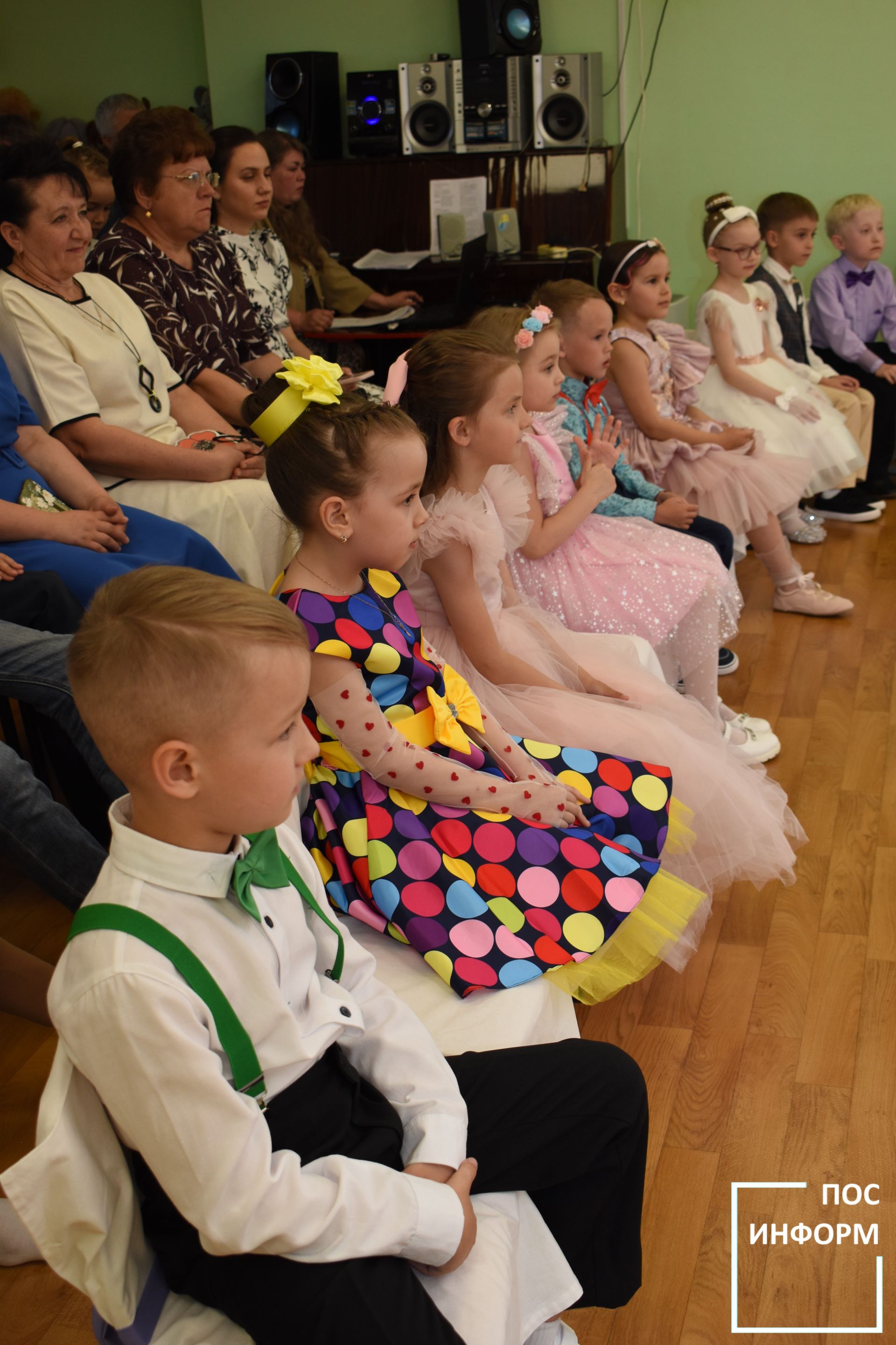 В детском саду «Огонек» Камских Полян начались выпускные утренники