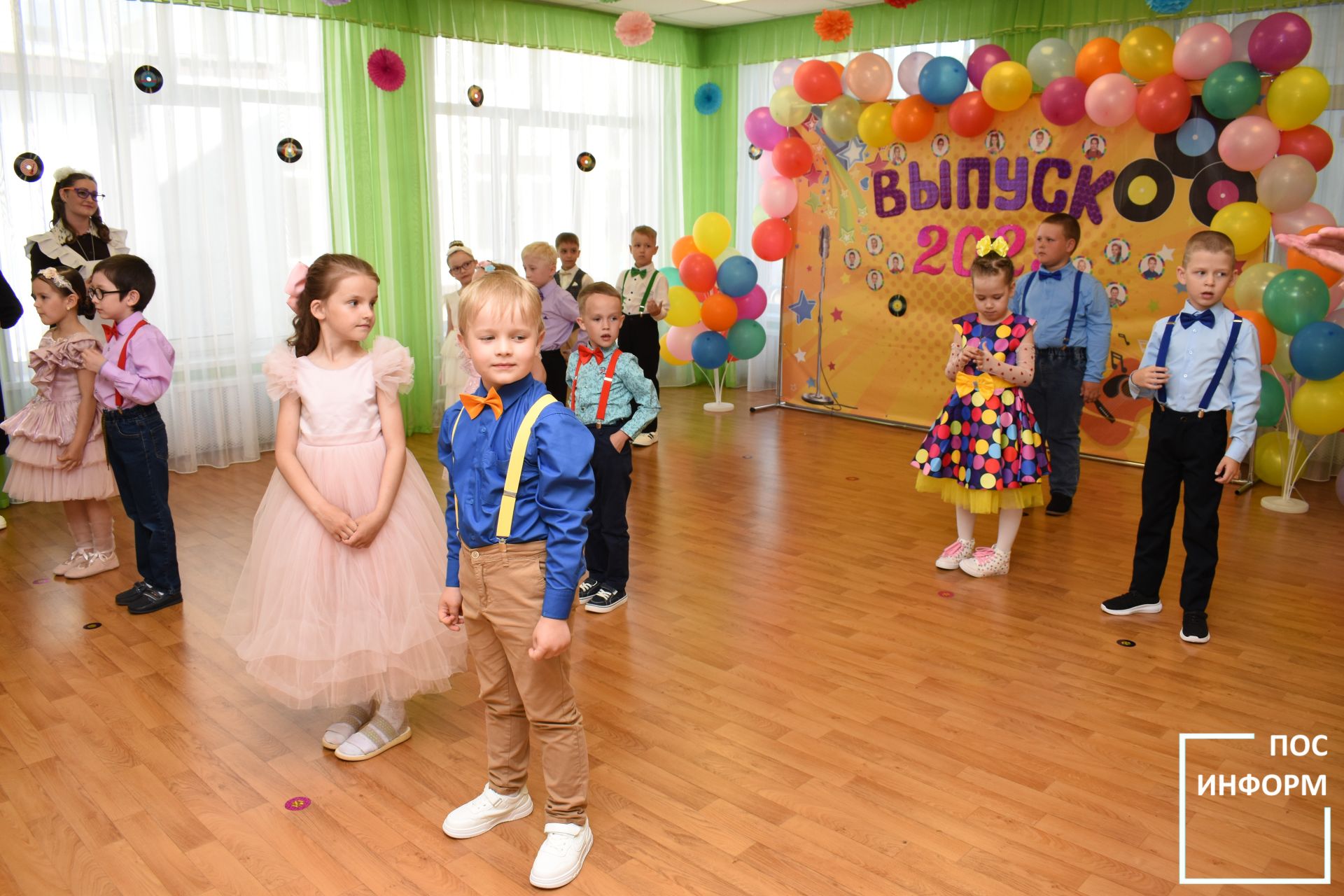 В детском саду «Огонек» Камских Полян начались выпускные утренники