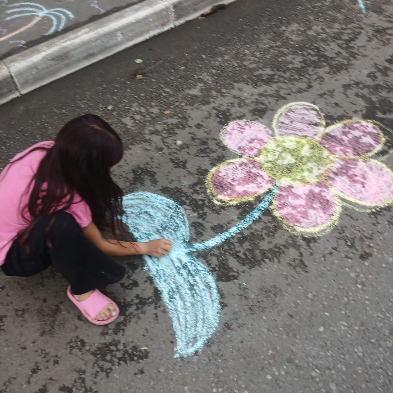 Дети Камских Полян рисуют добро: как мелки преображают планету