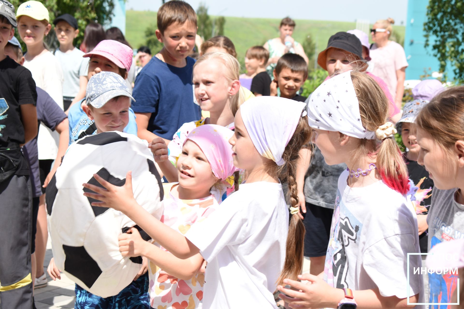 Яркий и солнечный праздник для детишек Камских Полян