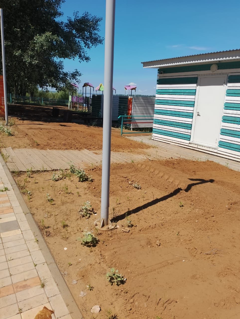 «Мандарин» — пляж Камских Полян снова чист и ухожен