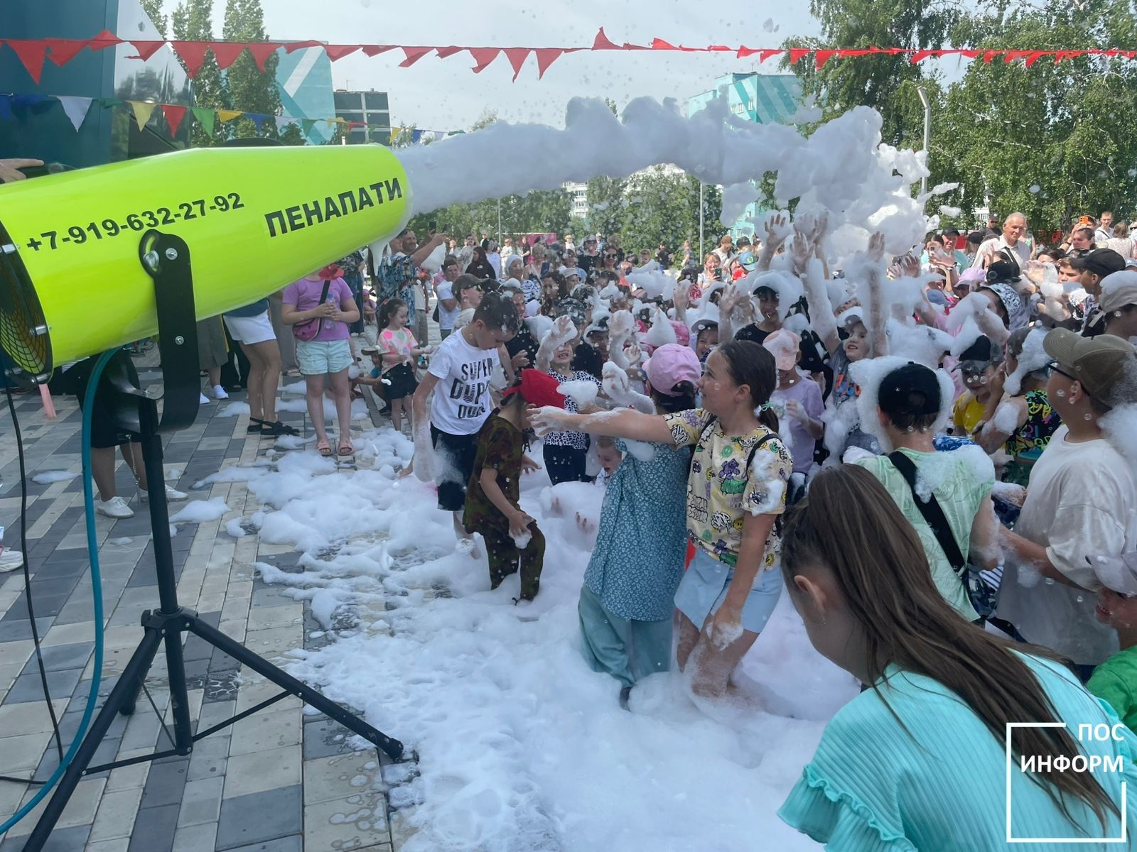 Яркий и солнечный праздник для детишек Камских Полян