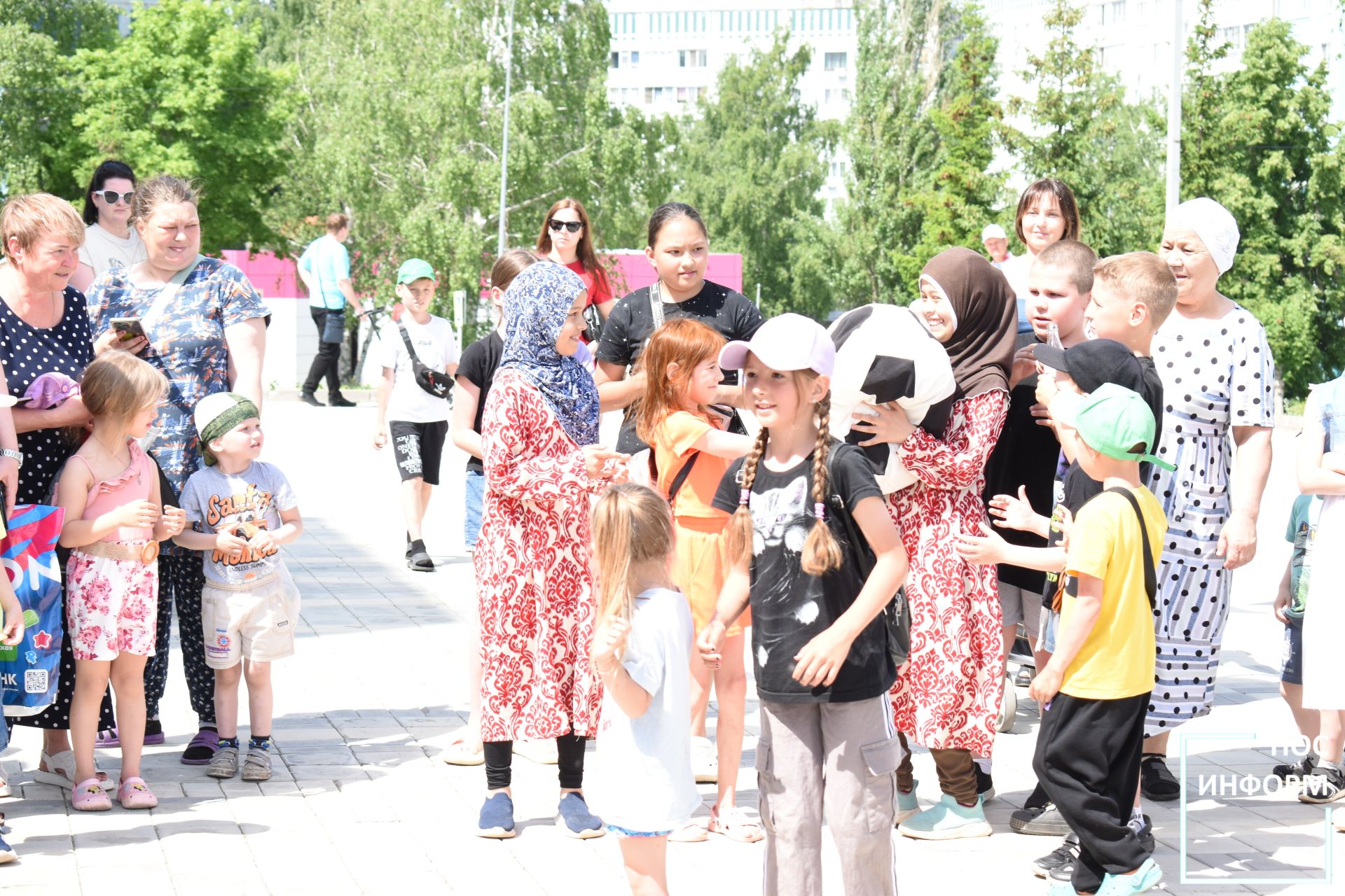 Яркий и солнечный праздник для детишек Камских Полян