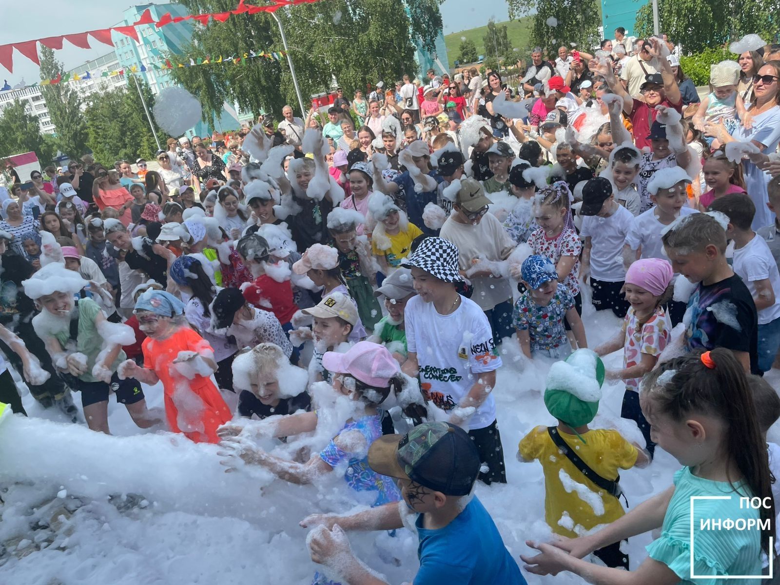 Яркий и солнечный праздник для детишек Камских Полян