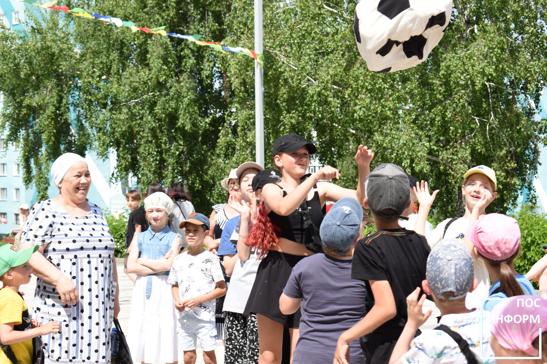 Яркий и солнечный праздник для детишек Камских Полян