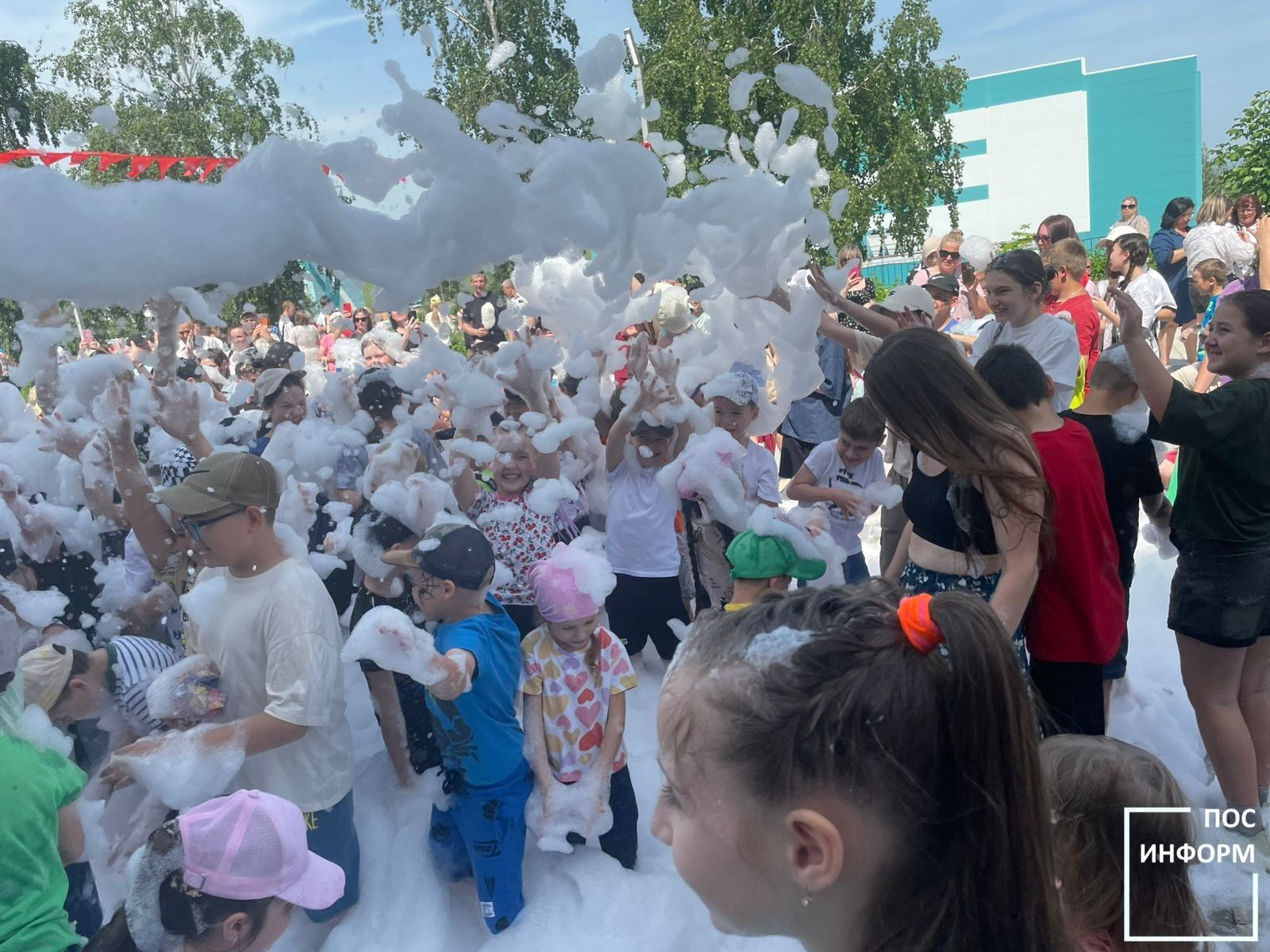 Яркий и солнечный праздник для детишек Камских Полян