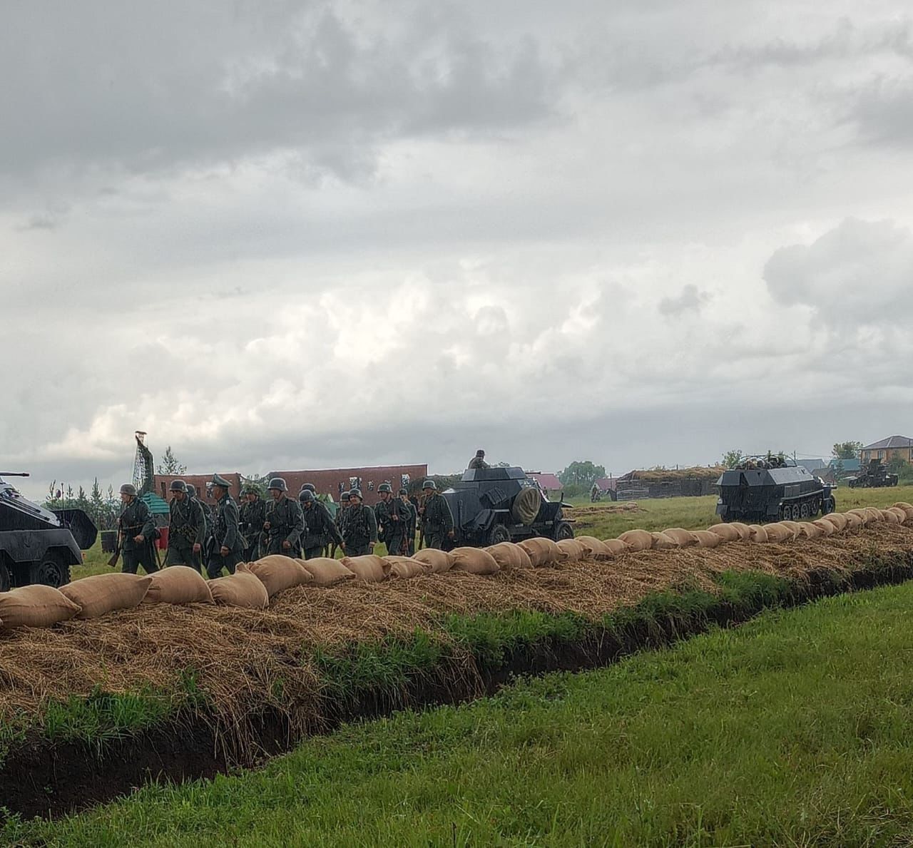 Юные участники пришкольного лагеря «Пчелка» школы №1 побывали на фестивале «Элбэдэн»