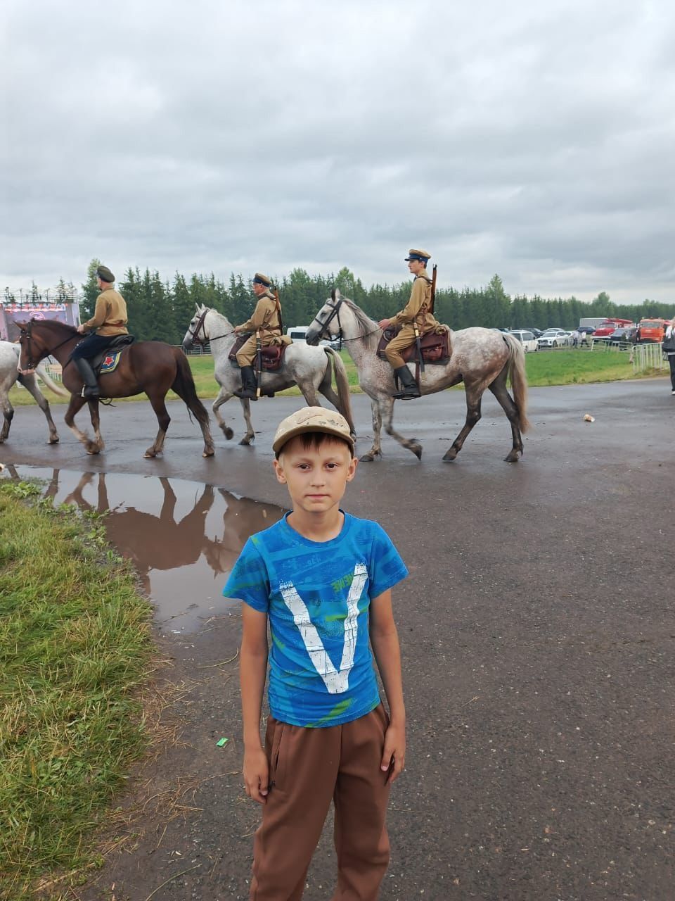 Юные участники пришкольного лагеря «Пчелка» школы №1 побывали на фестивале «Элбэдэн»