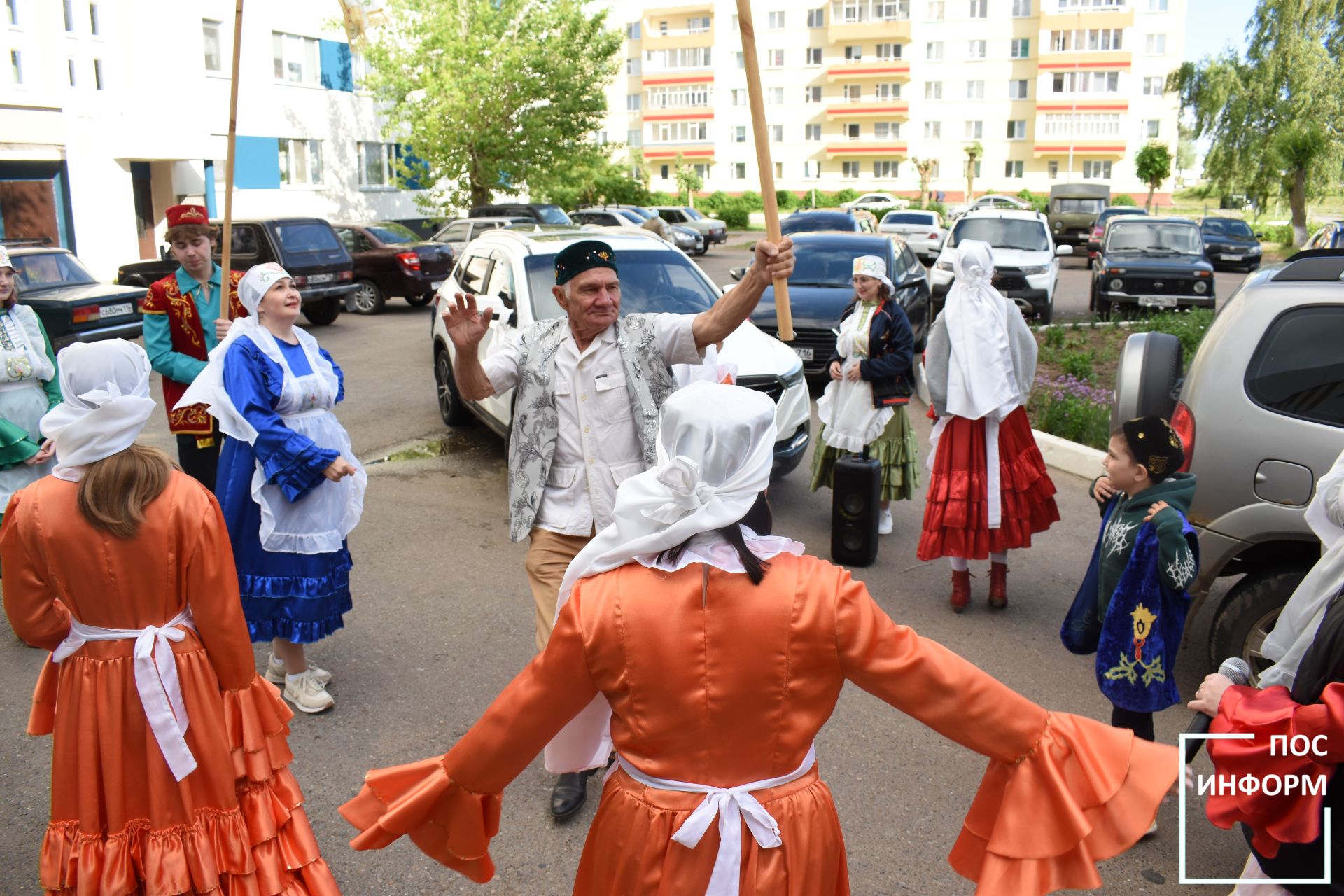В Камских Полянах прошел традиционный сбор подарков к празднику «Сабантуй»