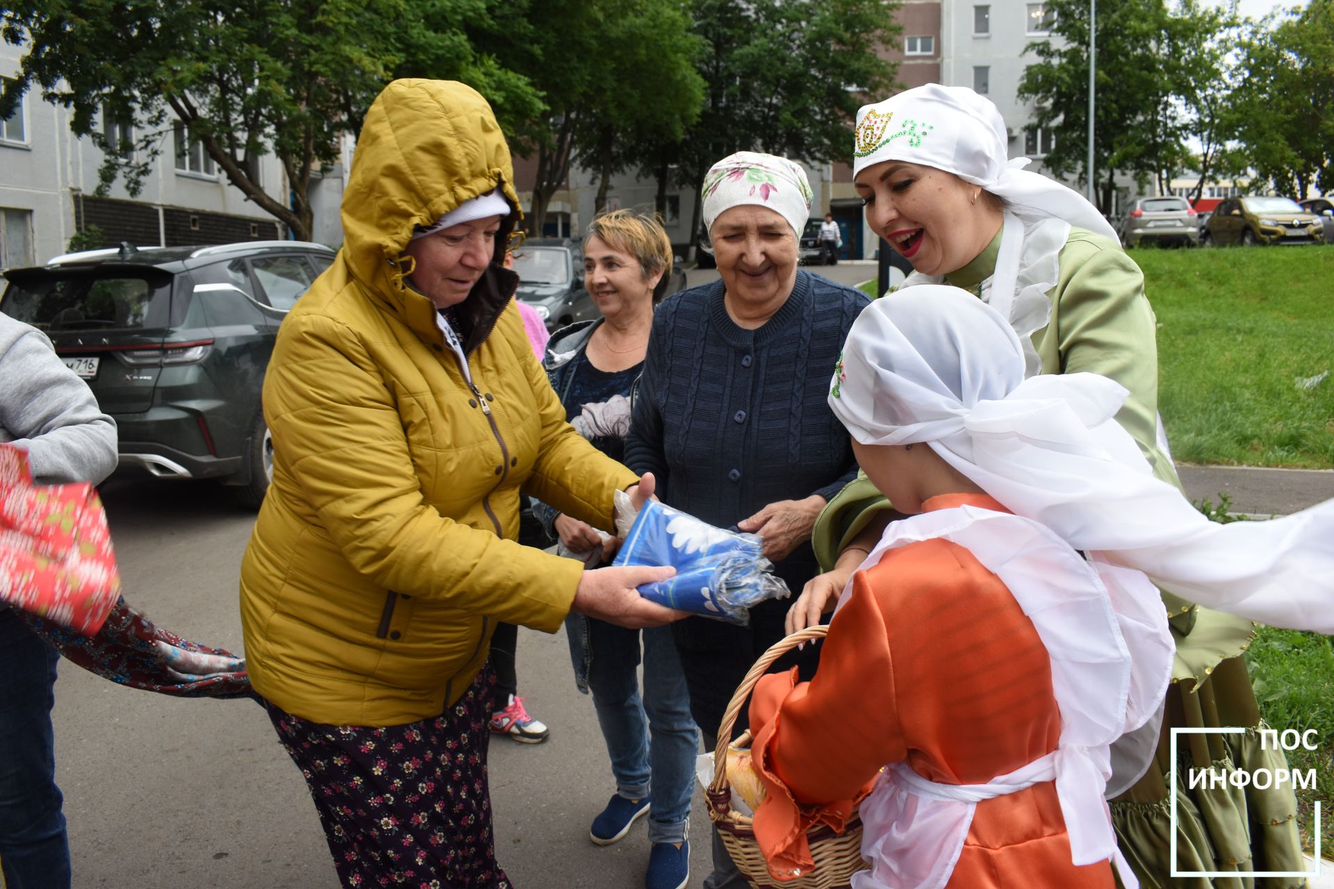 В Камских Полянах прошел традиционный сбор подарков к празднику «Сабантуй»
