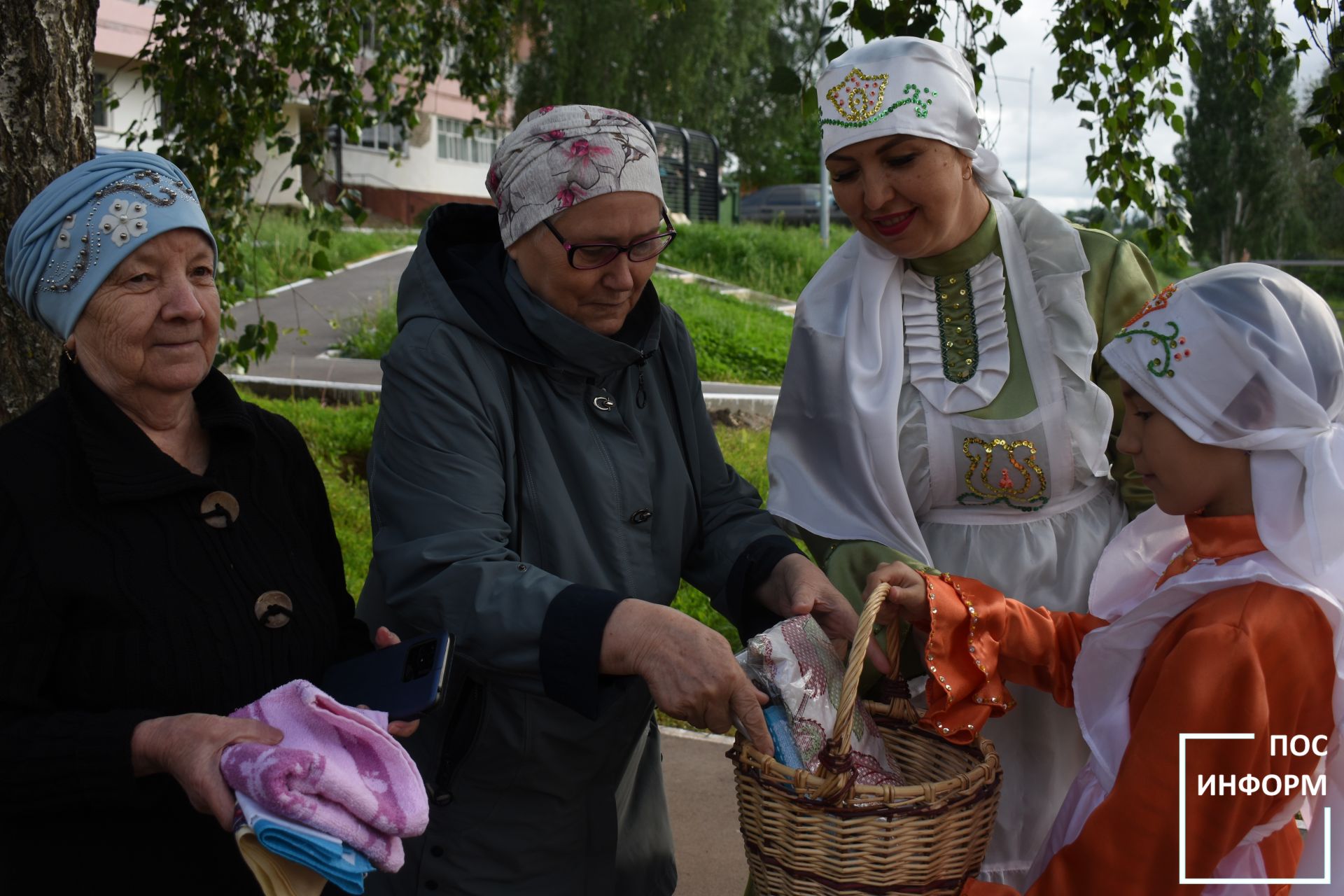 В Камских Полянах прошел традиционный сбор подарков к празднику «Сабантуй»
