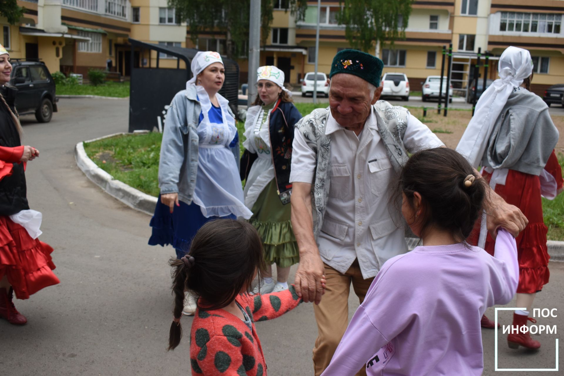 В Камских Полянах прошел традиционный сбор подарков к празднику «Сабантуй»