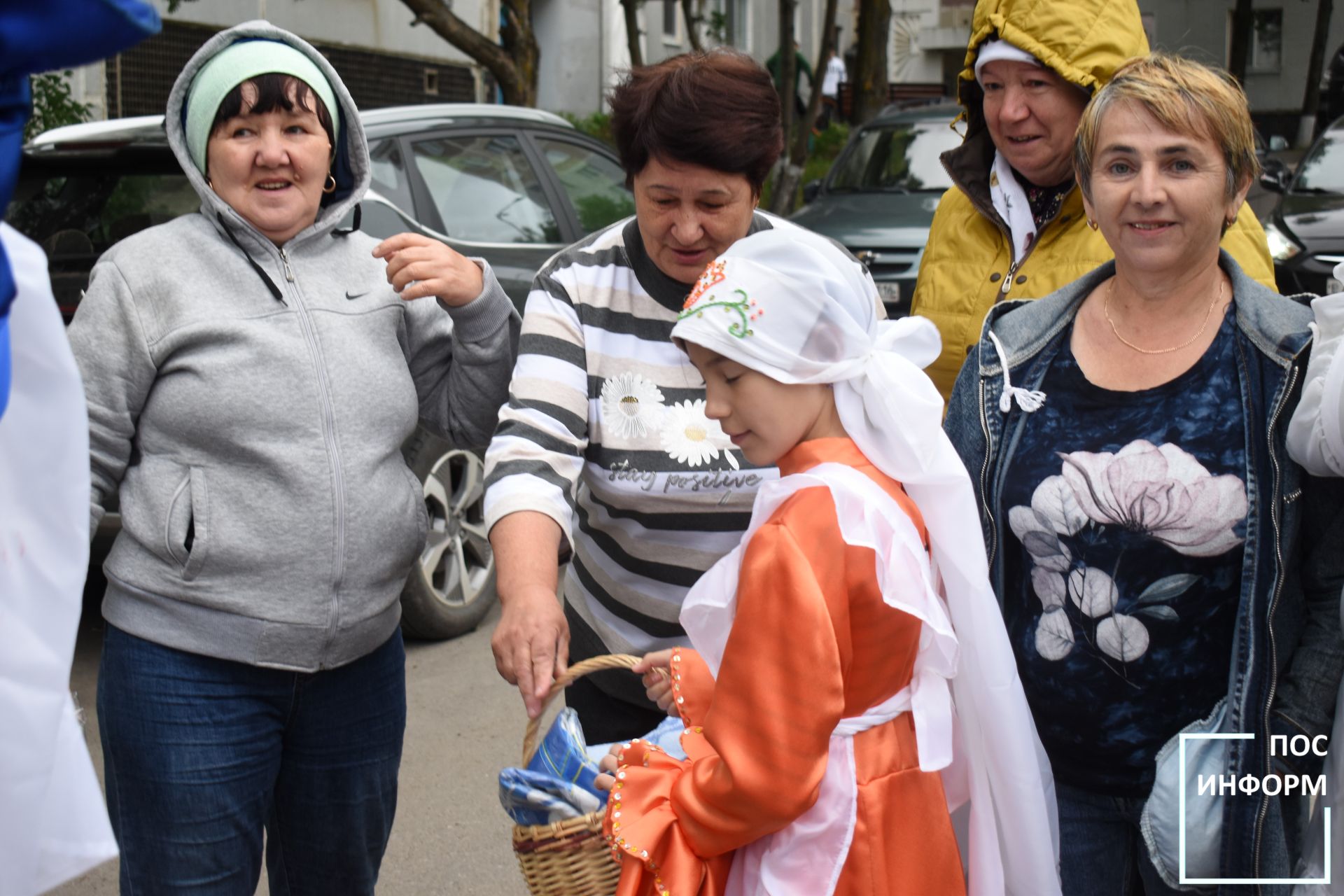 В Камских Полянах прошел традиционный сбор подарков к празднику «Сабантуй»