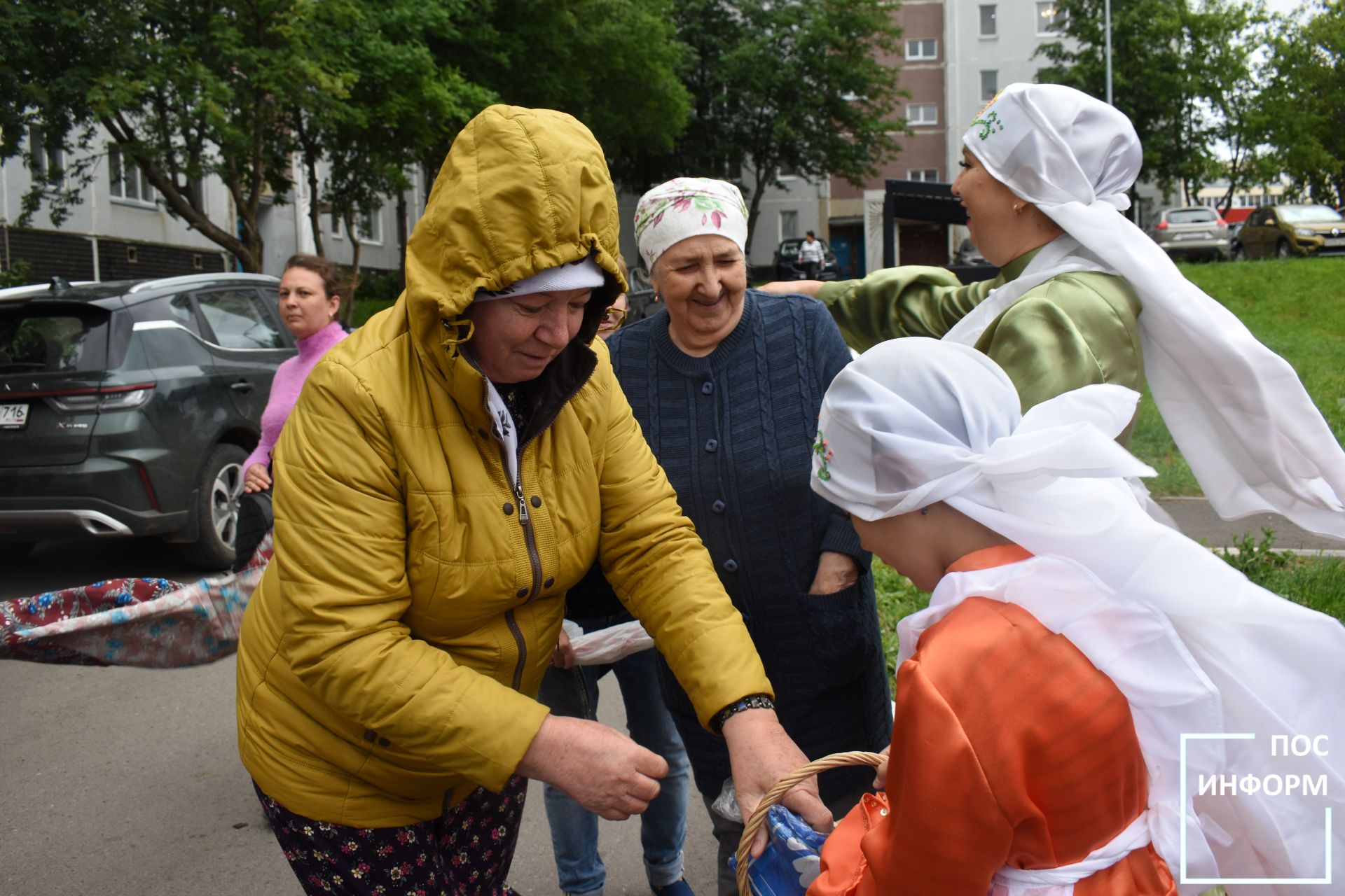 В Камских Полянах прошел традиционный сбор подарков к празднику «Сабантуй»