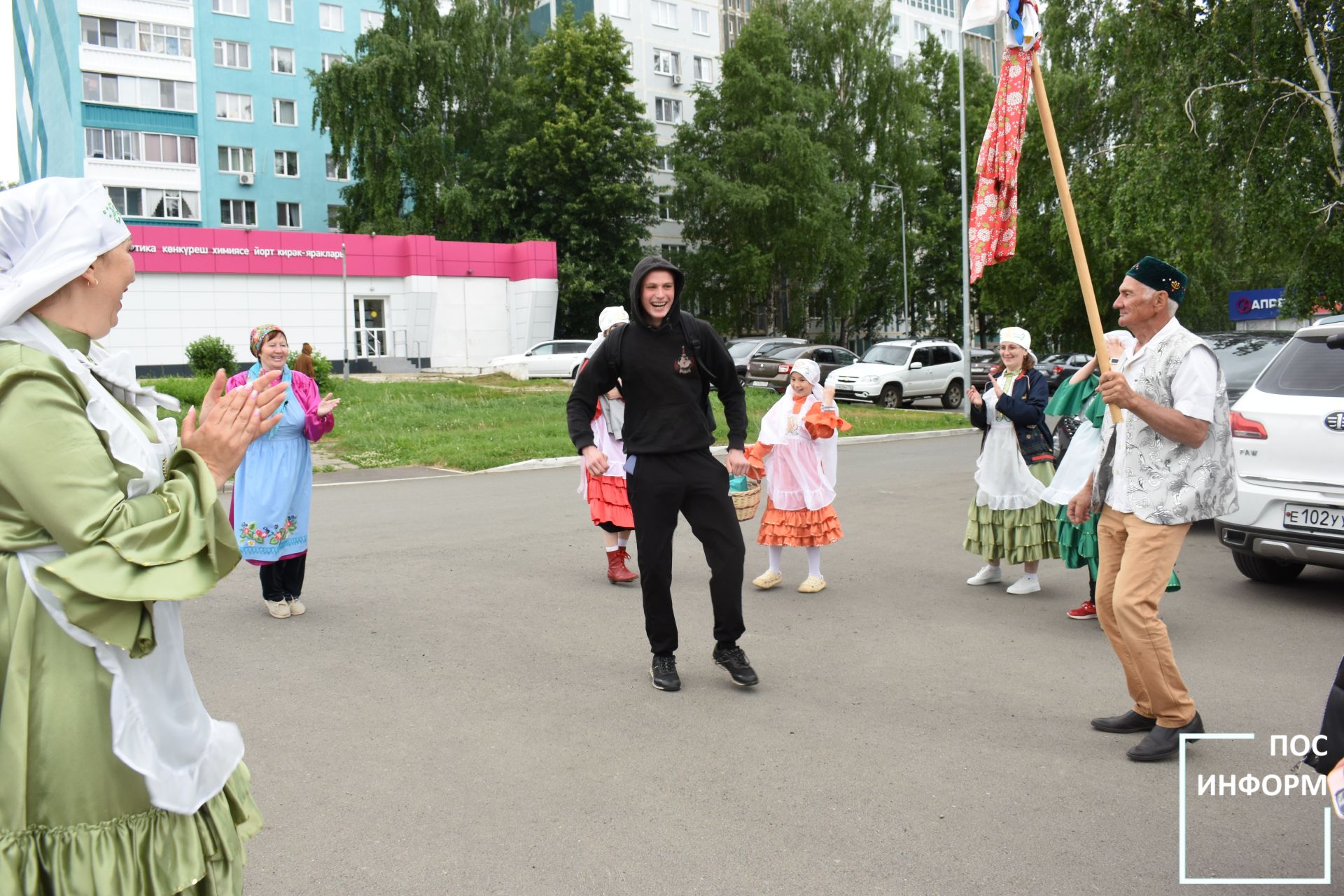 В Камских Полянах прошел традиционный сбор подарков к празднику «Сабантуй»