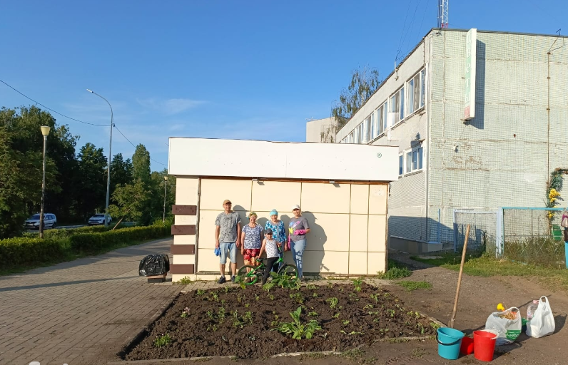 Жители Камских Полян преобразили центр посёлка