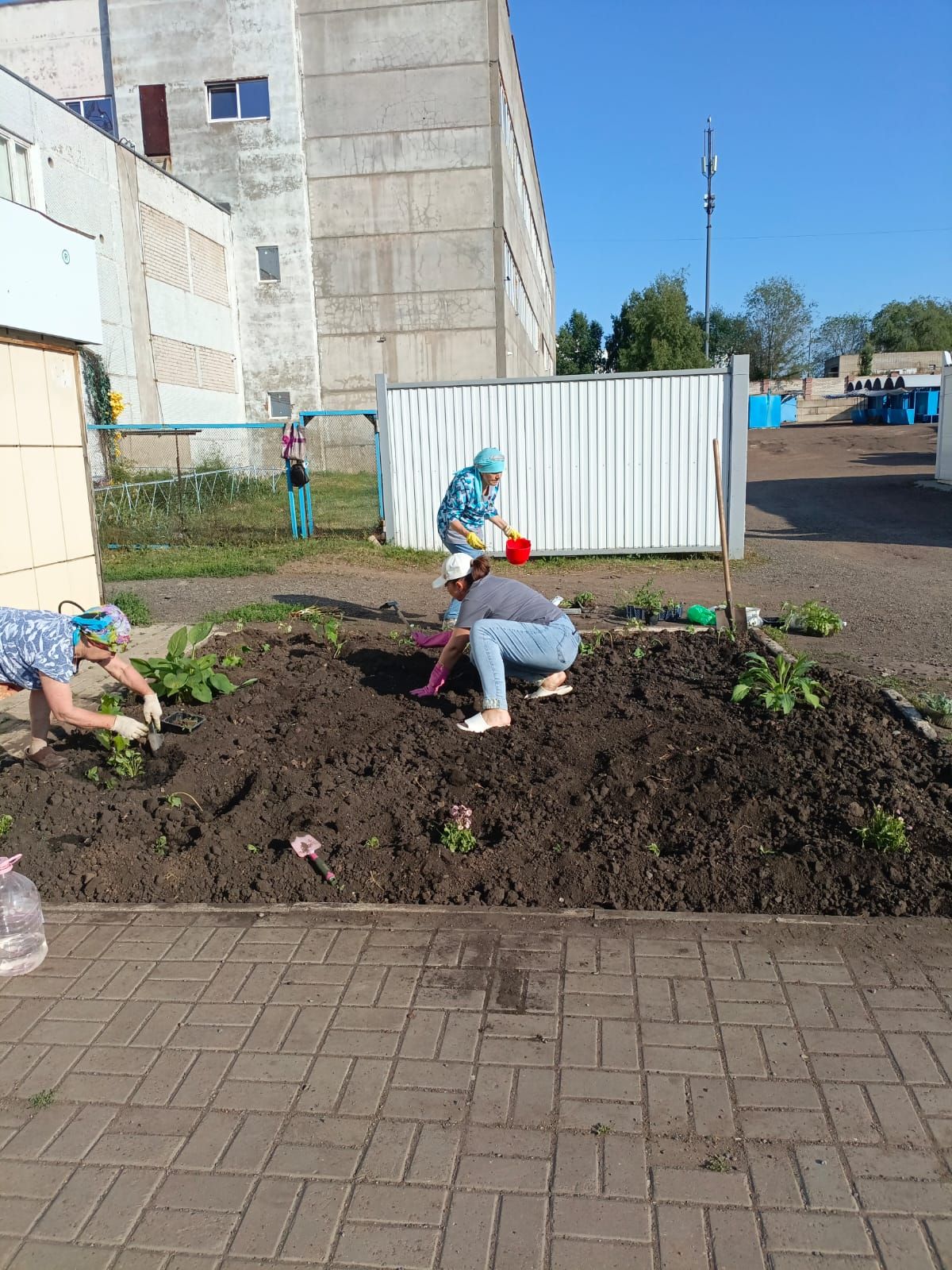 Жители Камских Полян преобразили центр посёлка