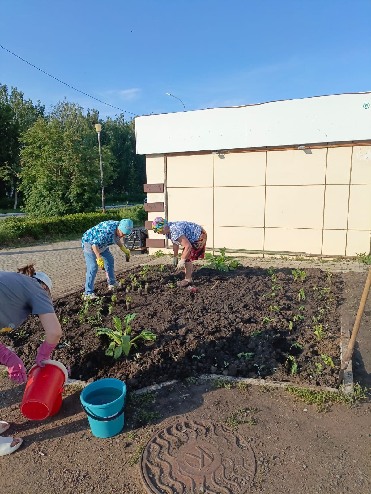 Жители Камских Полян преобразили центр посёлка