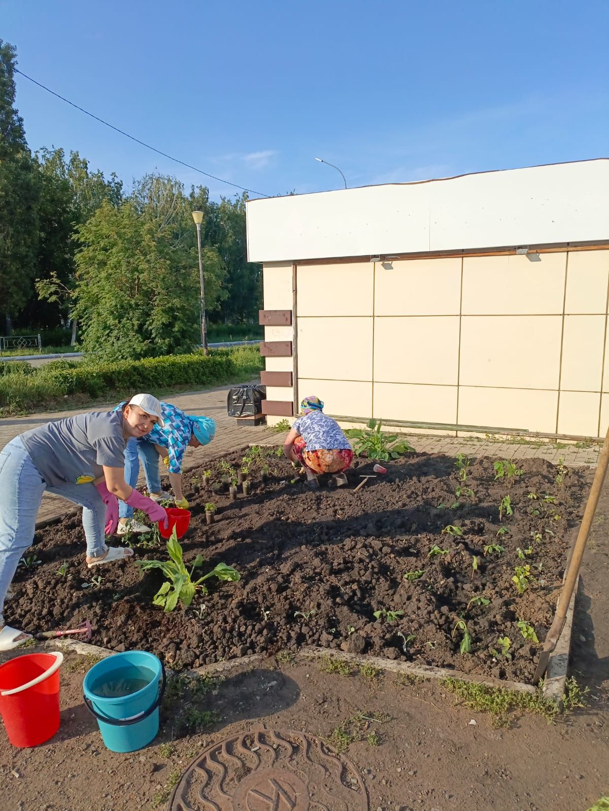 Жители Камских Полян преобразили центр посёлка