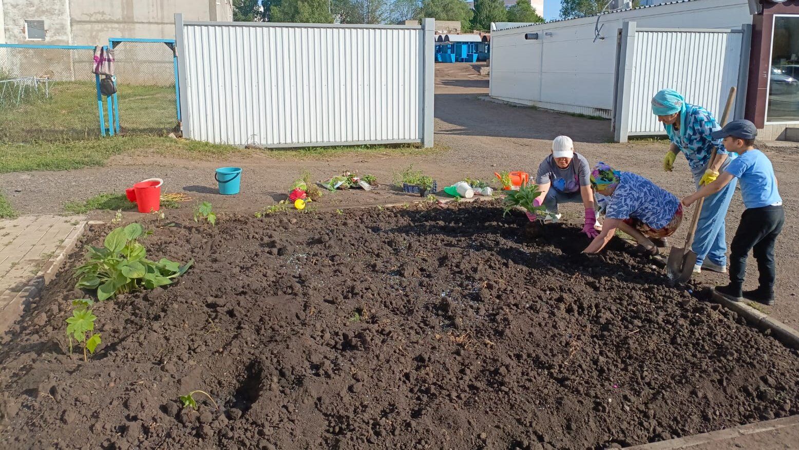 Жители Камских Полян преобразили центр посёлка