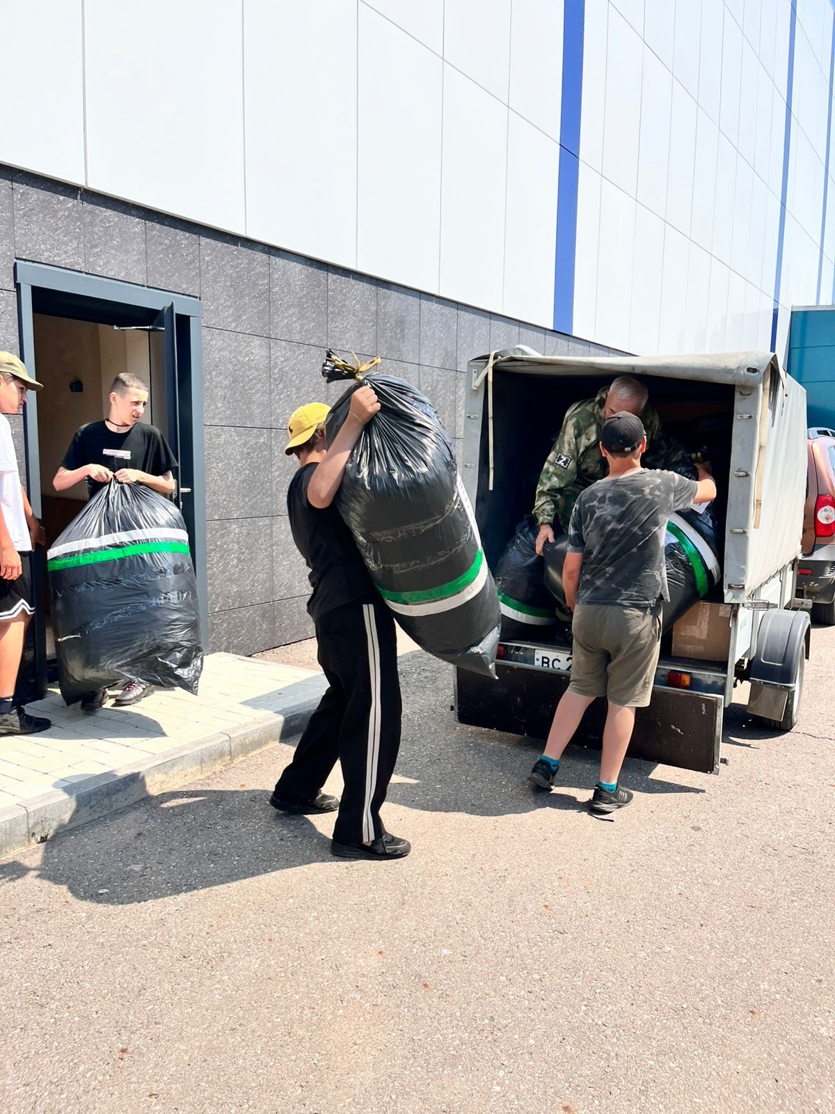 Жители Камских Полян отправили очередную партию гуманитарной помощи военным