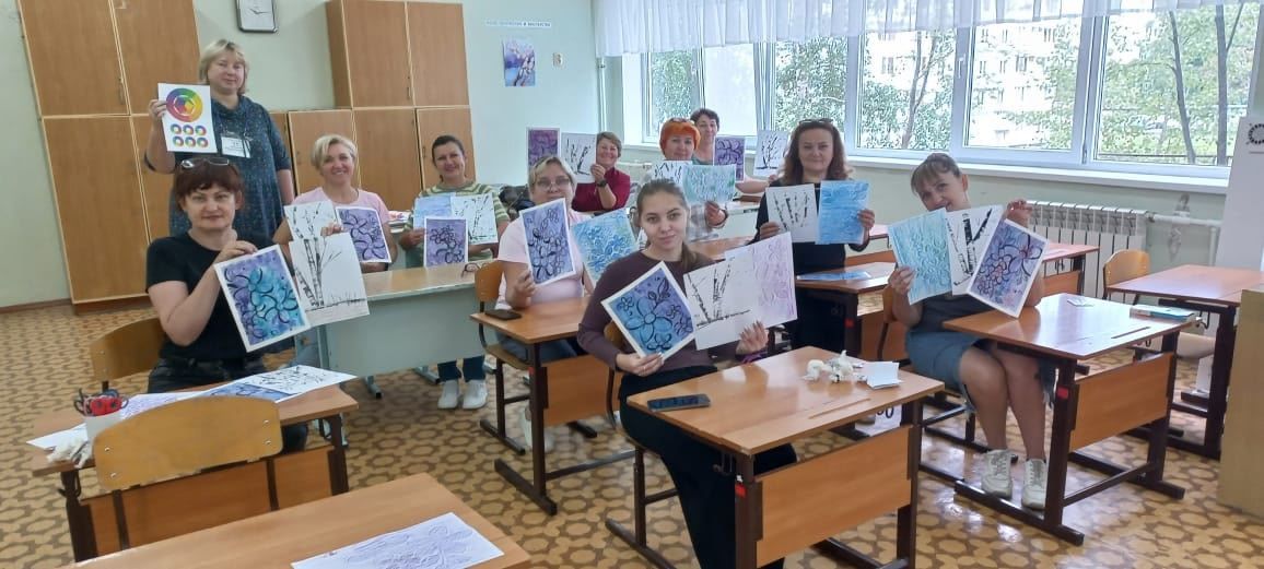 Педагоги школы № 2 Камских Полян осваивают изобразительное искусство