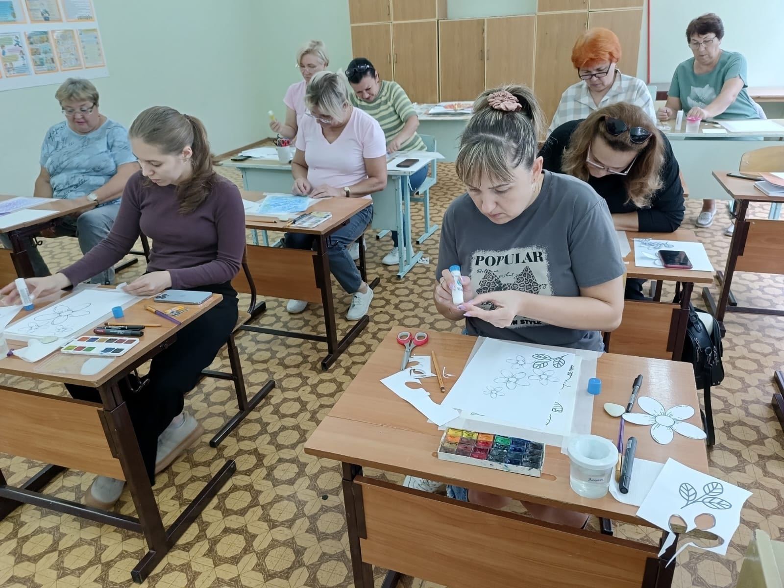 Педагоги школы № 2 Камских Полян осваивают изобразительное искусство