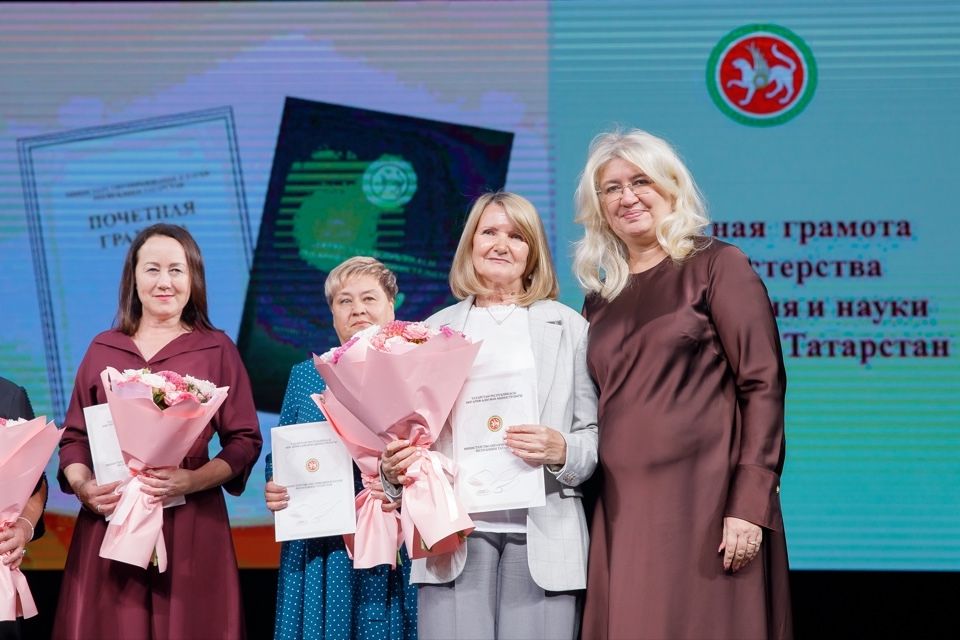 Педагог детского сада «Айгуль» из Камских Полян получила награду министерства
