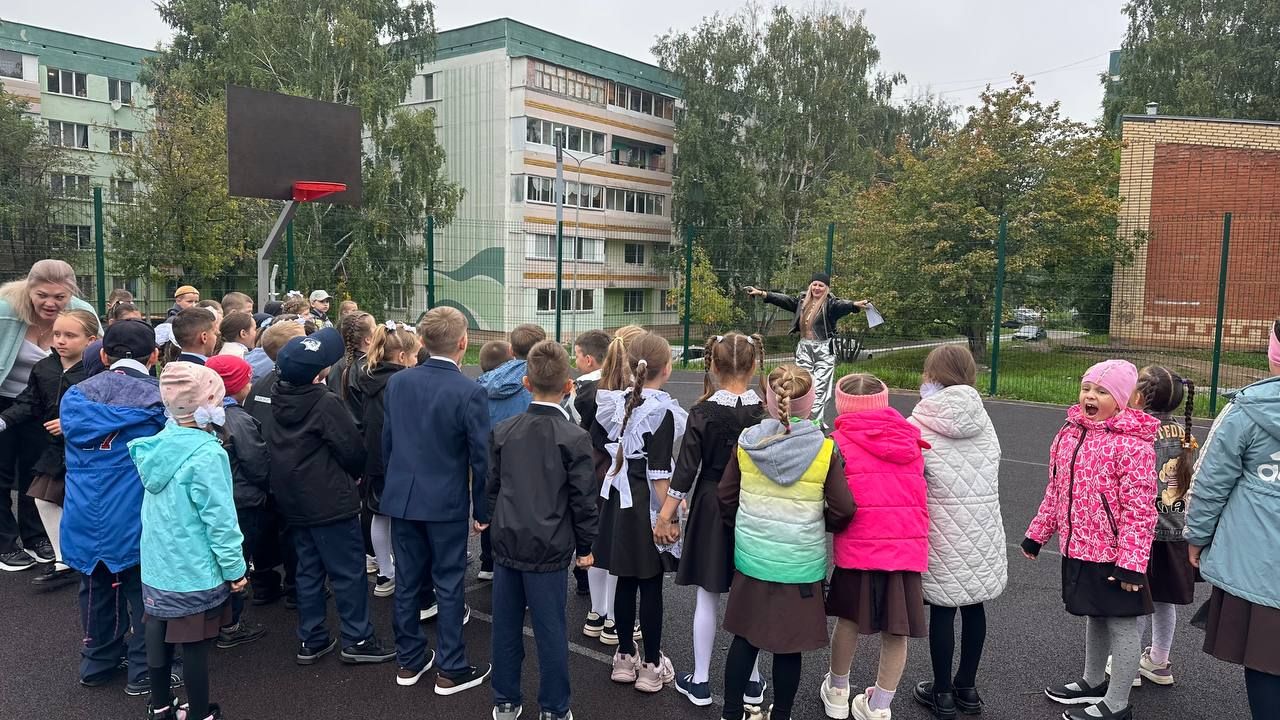 Специалисты культурного центра провели для детей игровую программу