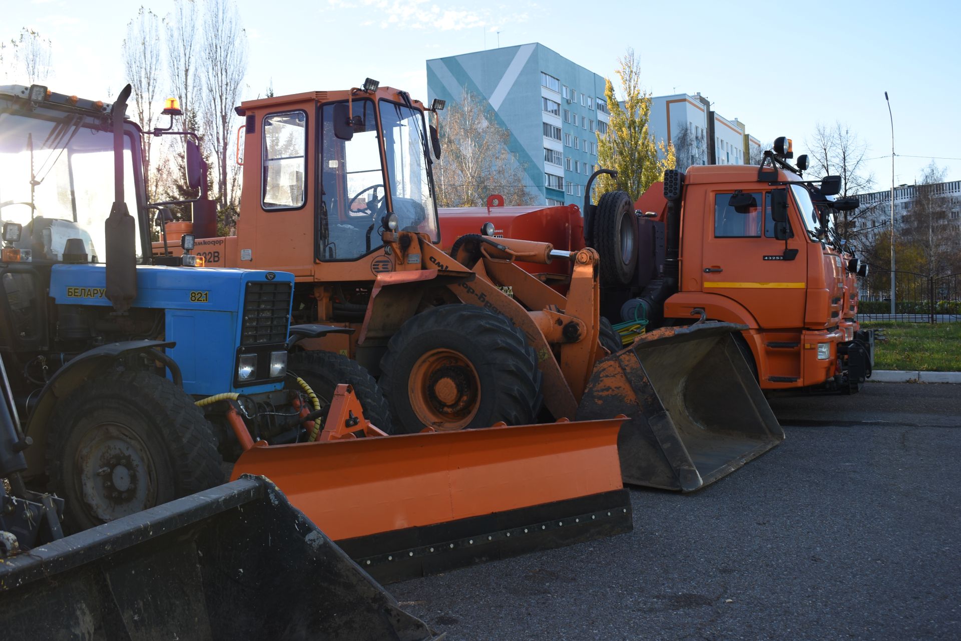 В Камских Полянах проверили готовность снегоуборочной техники к зиме