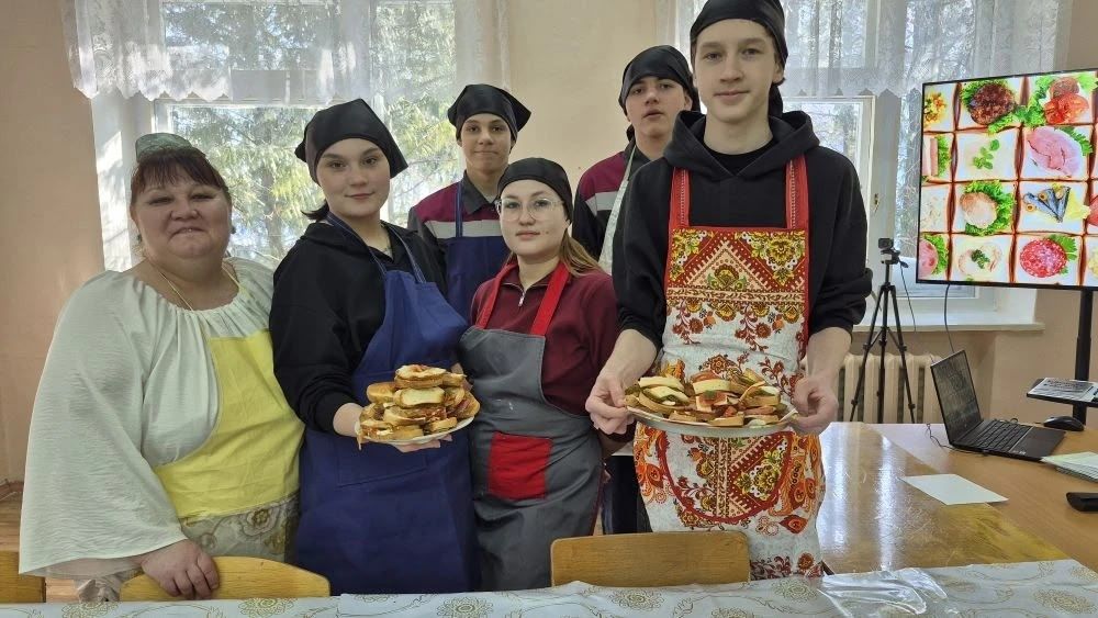 «Парад бутербродов»: в Камских Полянах студенты сразились в кулинарном поединке