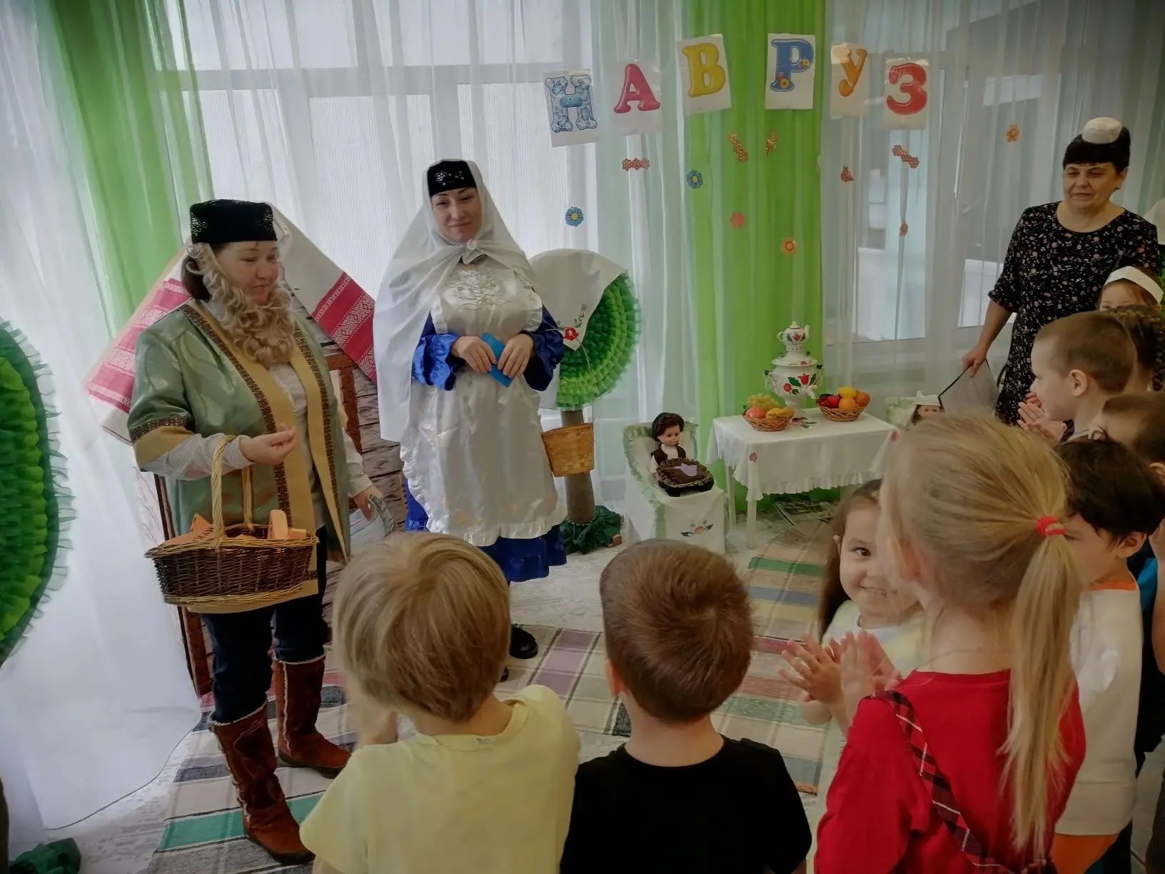 В детском саду Камских Полян отметили весенние праздники «Нәүрүз» и «Карга боткасы»