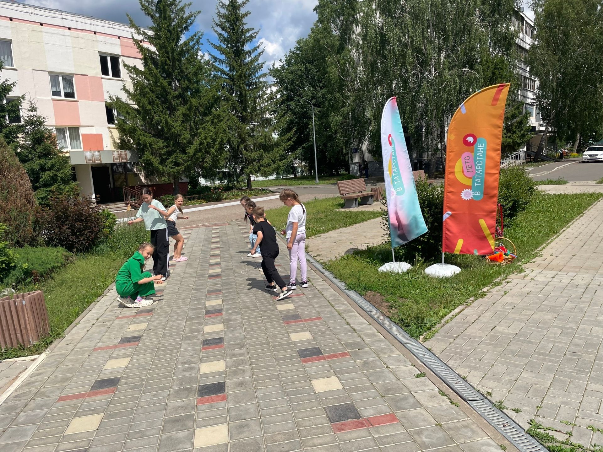«Остров детства в мире лета»: в Камских Полянах прошел семейный праздник творчества и чтения