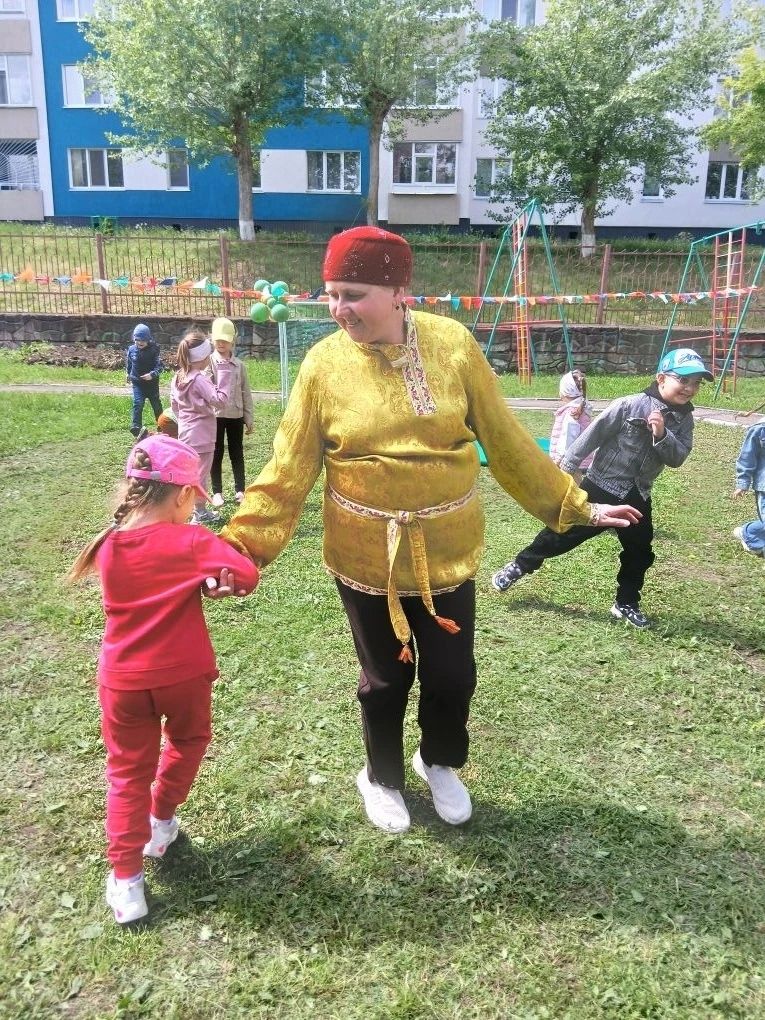 Веселье на свежем воздухе: дошколята Камских Полян отметили яркий праздник Сабантуй