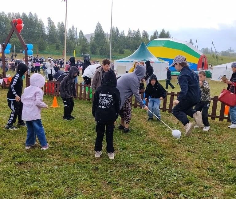 Смех, песни и пляски: в Камских Полянах прошел веселый детский Сабантуй