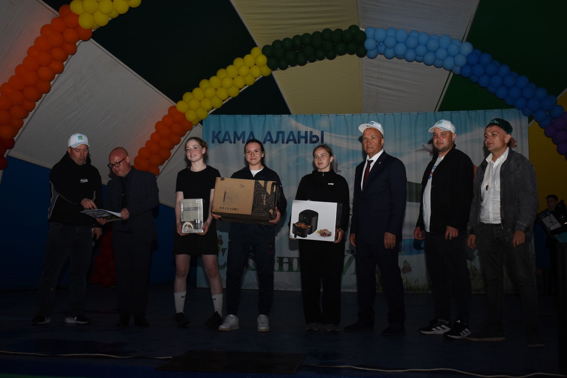 Шумно и по-народному: в Камских Полянах с размахом отпраздновали Сабантуй-2026