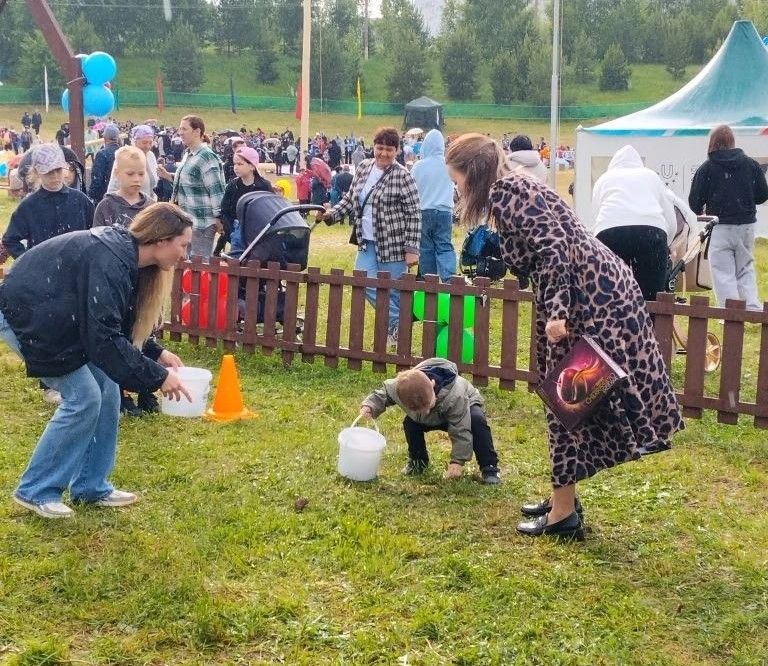 Смех, песни и пляски: в Камских Полянах прошел веселый детский Сабантуй
