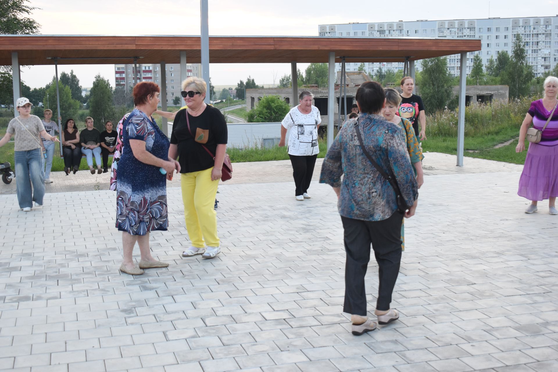 В парке «Оазис» Камских Полян прошла дискотека для самых смелых и активных