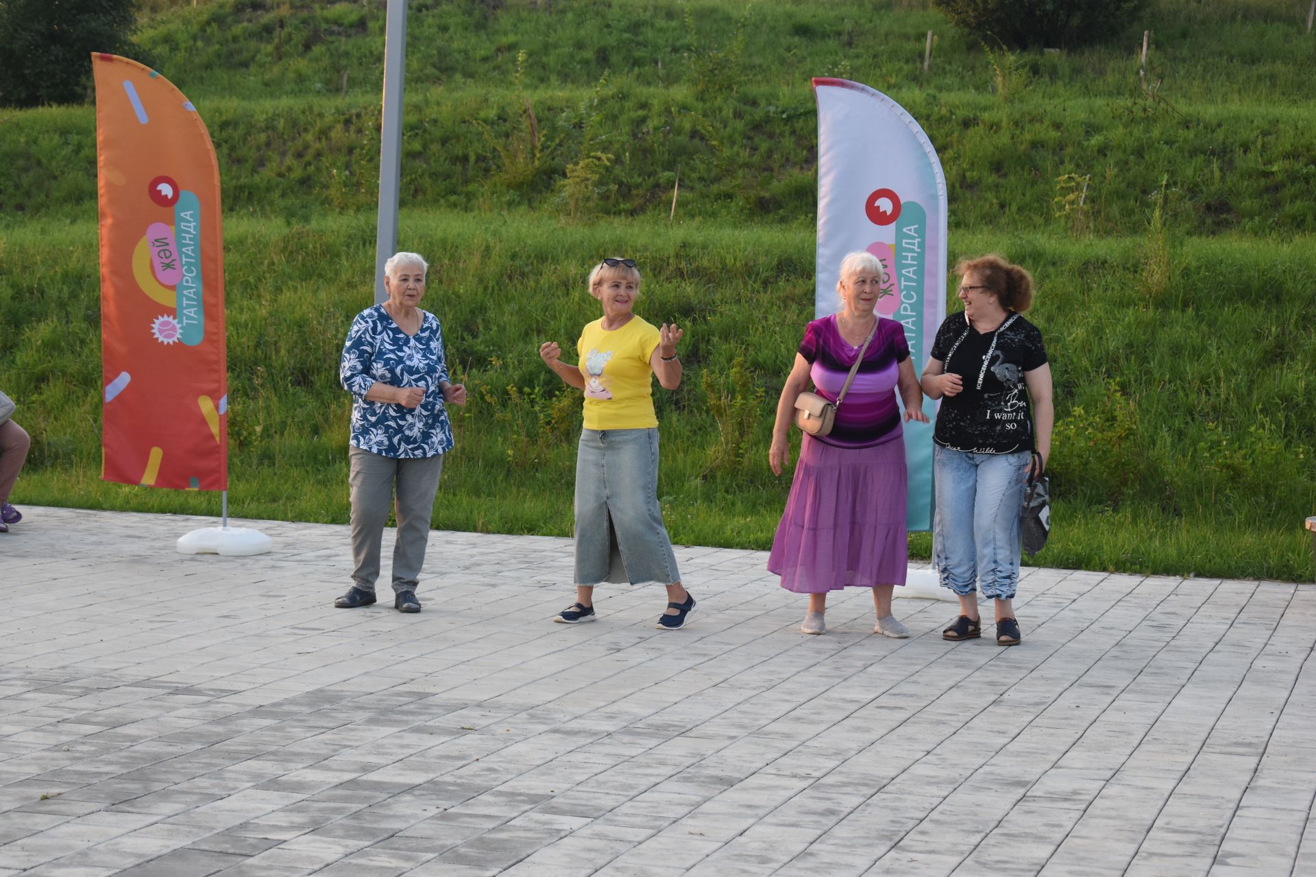 В парке «Оазис» Камских Полян прошла дискотека для самых смелых и активных