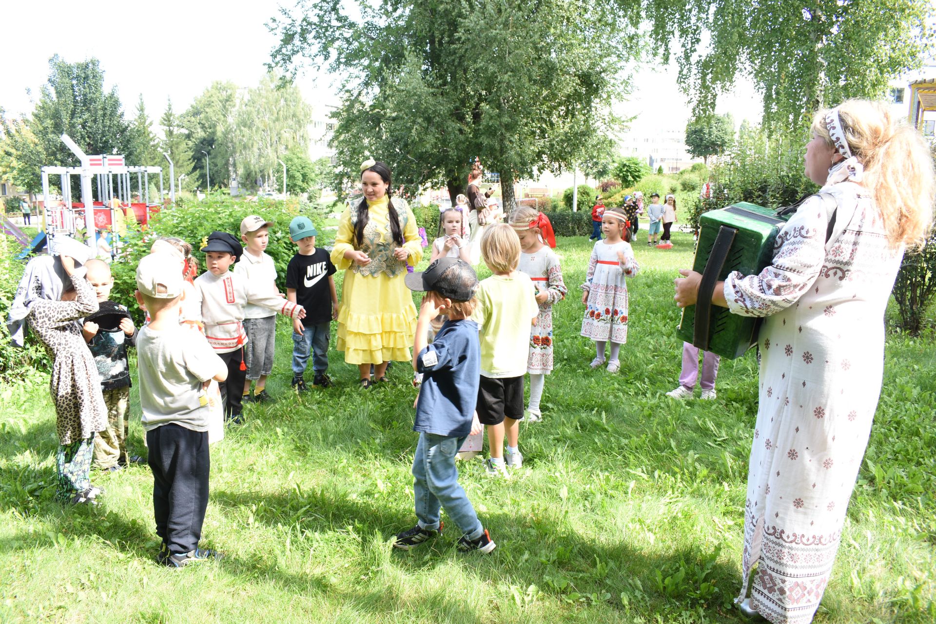 Яркий праздник под названием «Национальное лето в кубе» прошел в Камских Полянах