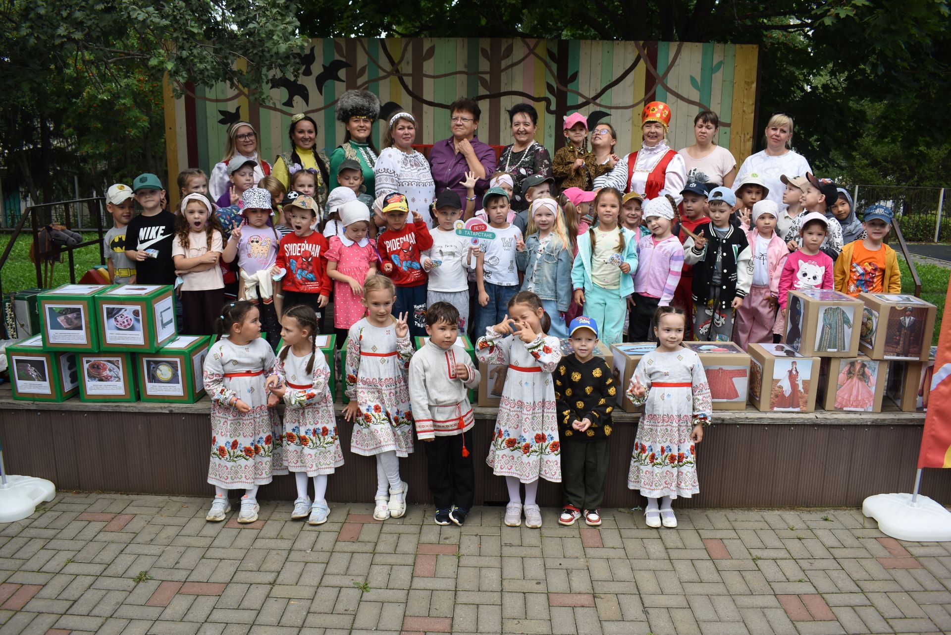 Яркий праздник под названием «Национальное лето в кубе» прошел в Камских Полянах