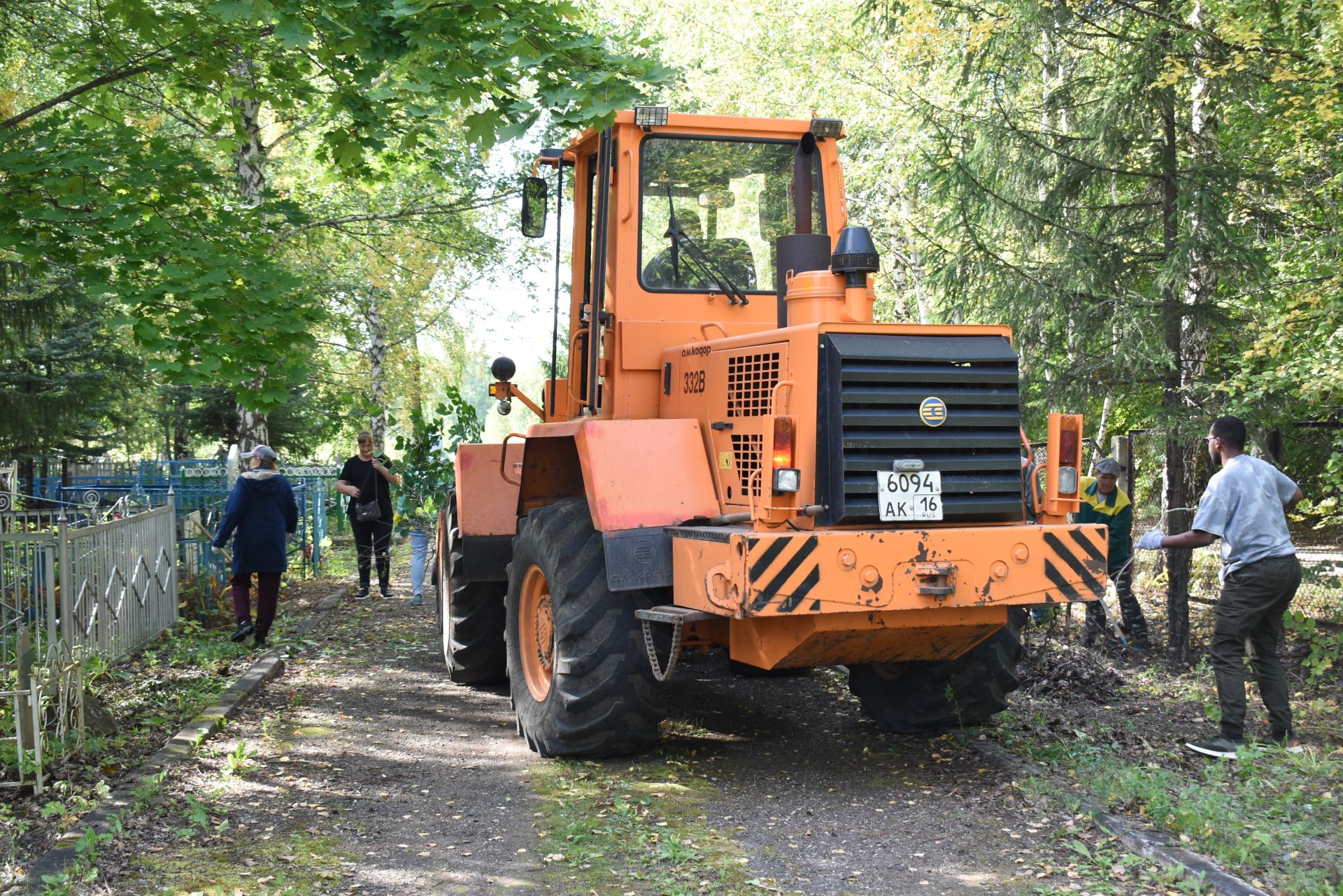 Жители Камских Полян привели в порядок городское кладбище