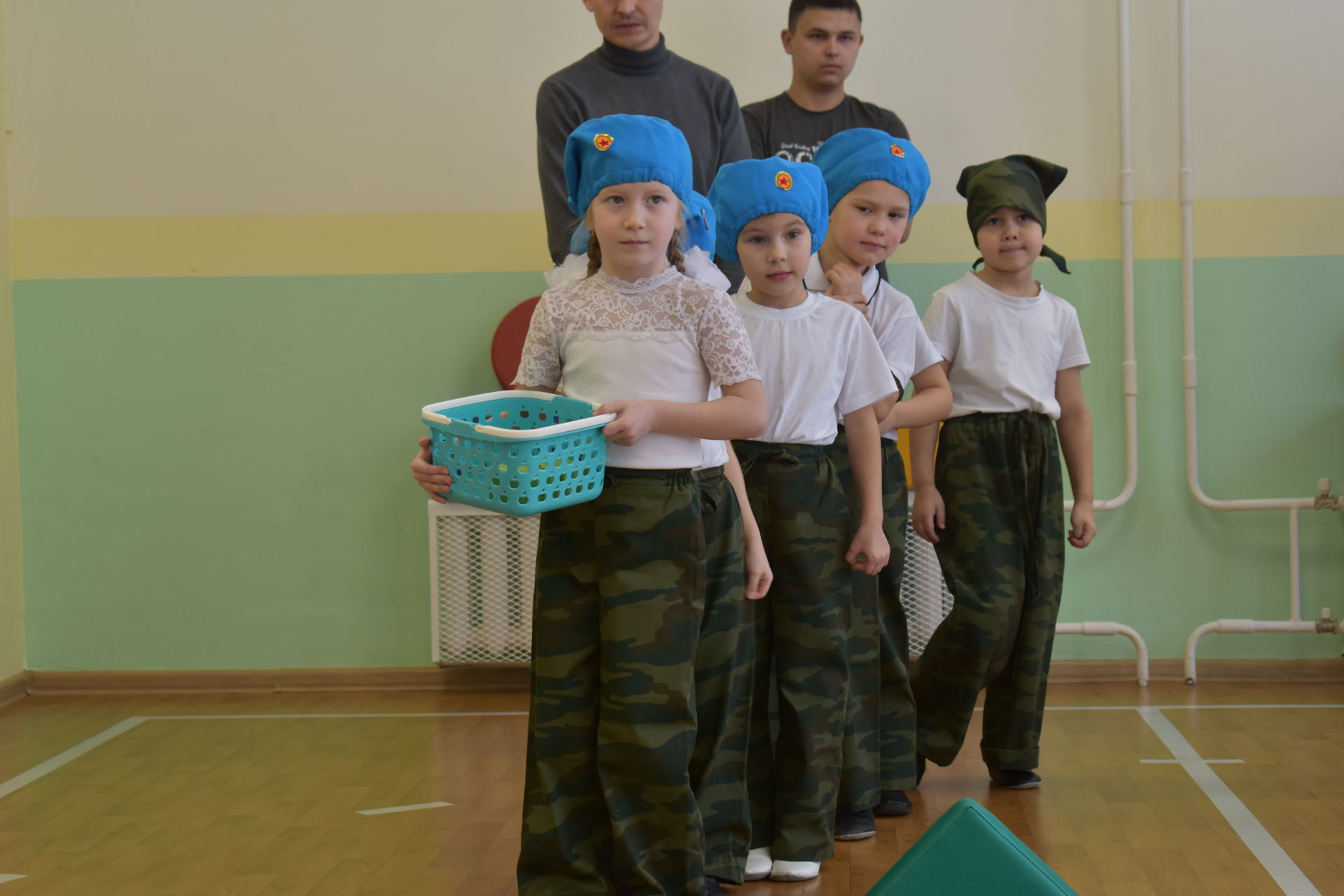 В Камскополянском саду "Огонек" прошел праздник "Защитник Отечества"