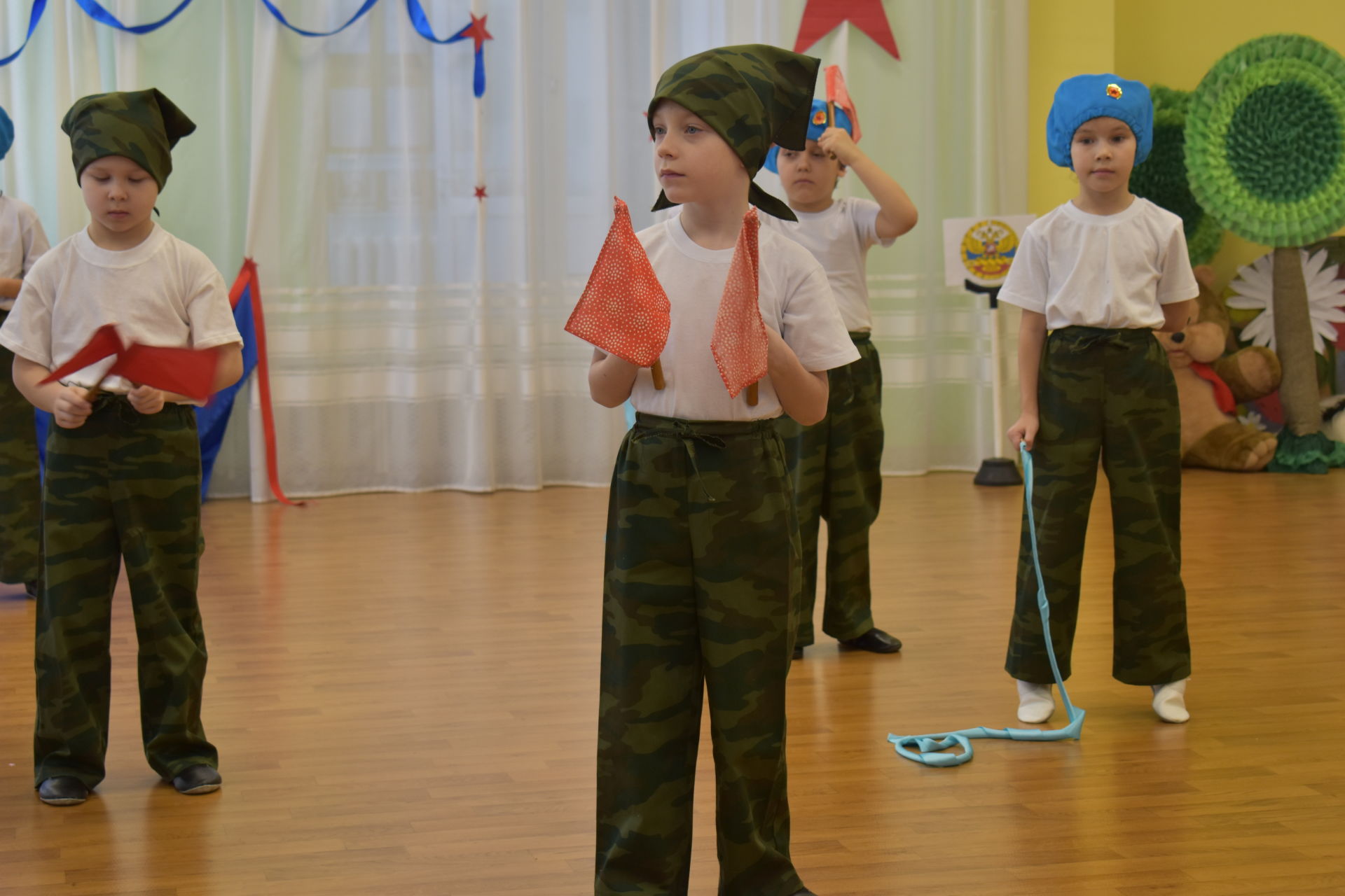 В Камскополянском саду "Огонек" прошел праздник "Защитник Отечества"