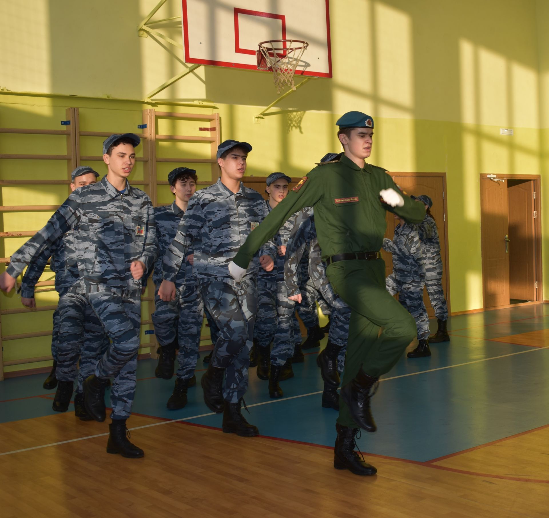 В Камских Полянах состоялся школьный конкурс-смотр строя и песни