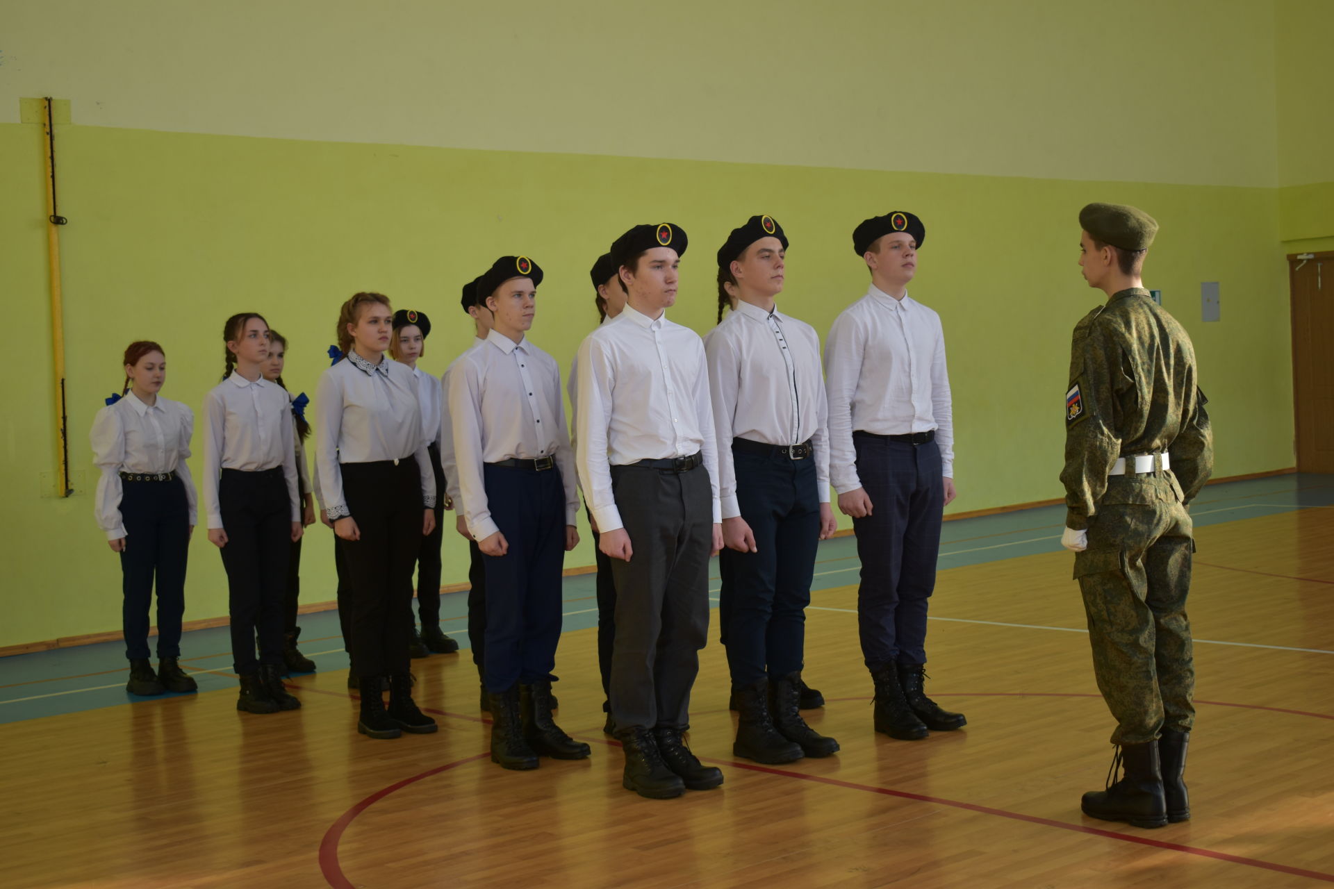 В Камских Полянах состоялся школьный конкурс-смотр строя и песни