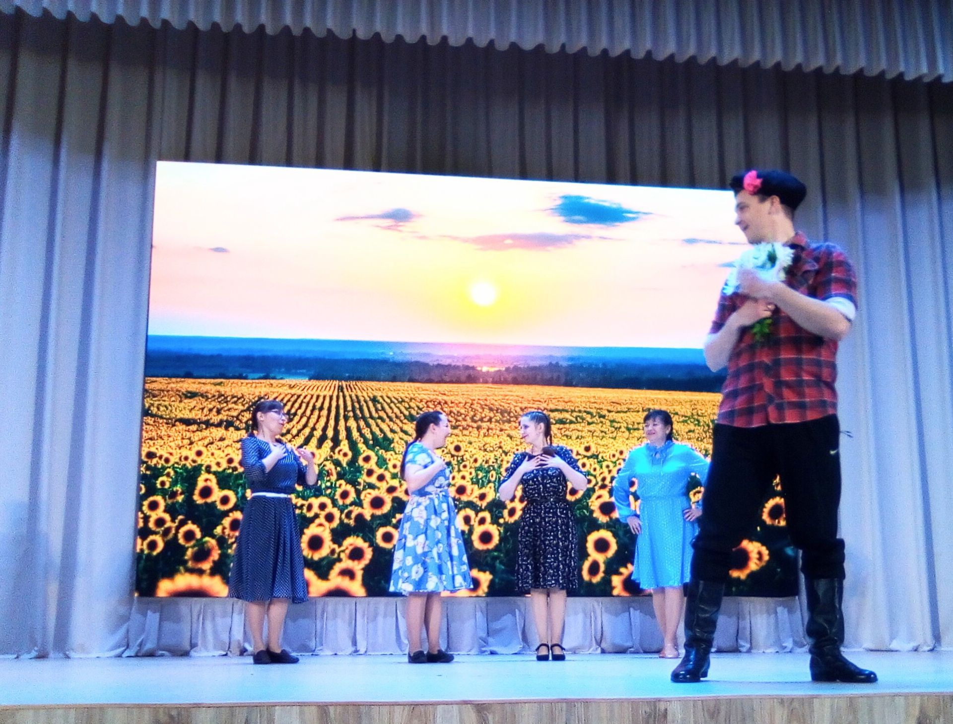 В КЦ "Чулман - Су" состоялся третий конкурсный день смотра художественной самодеятельности