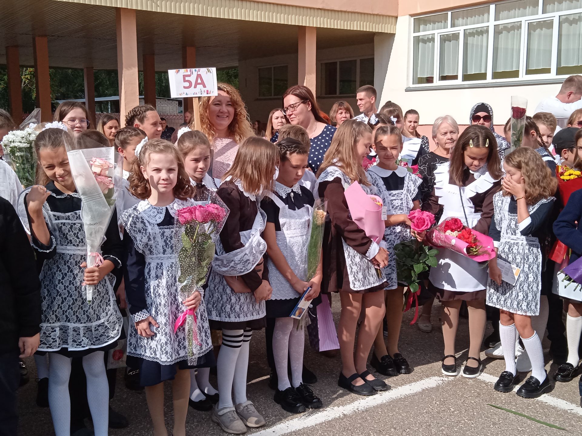 1 сентября в камполянской школе №1 прошла праздничная линейка